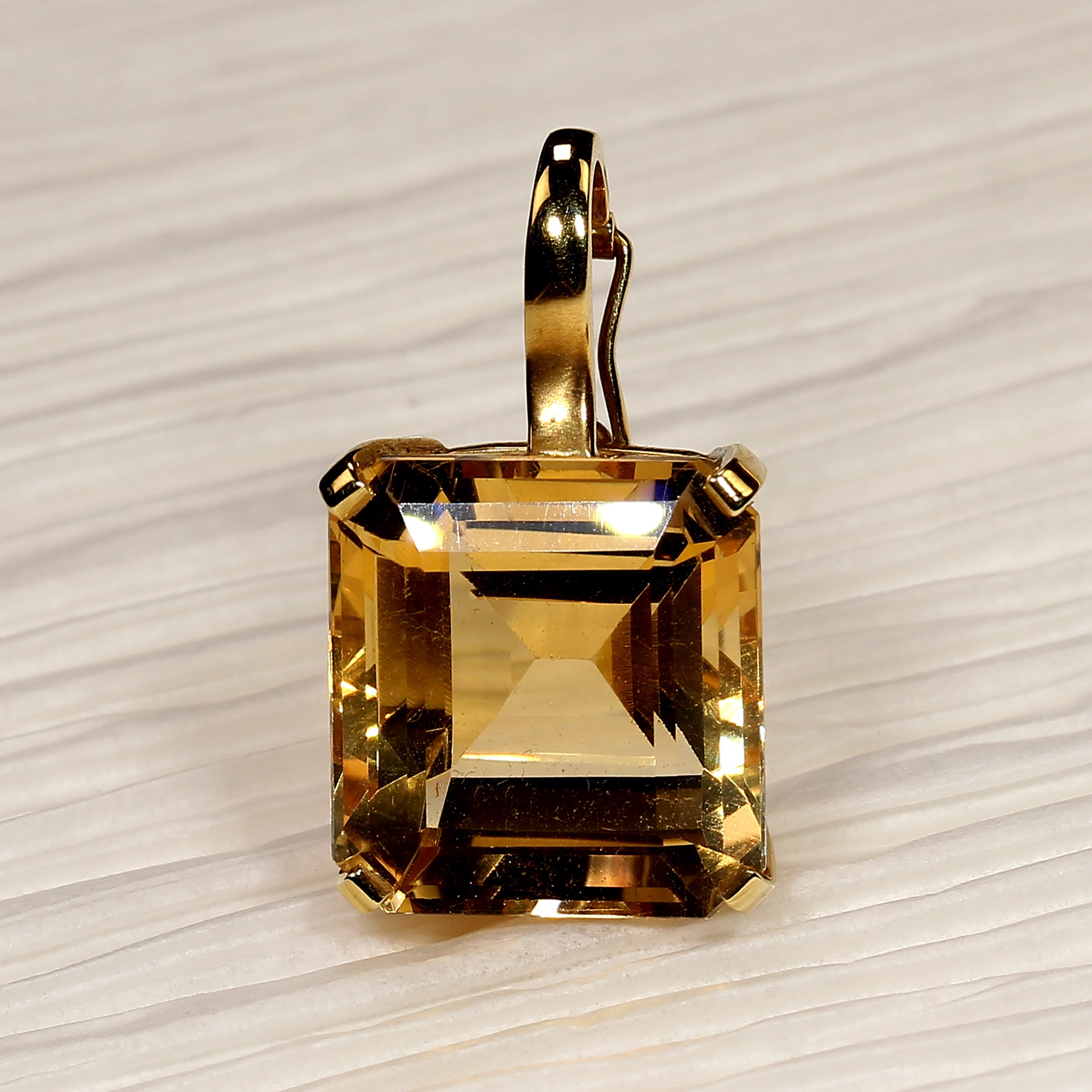 Ciondolo vintage AJD con citrino quadrato grande in oro giallo 18 carati