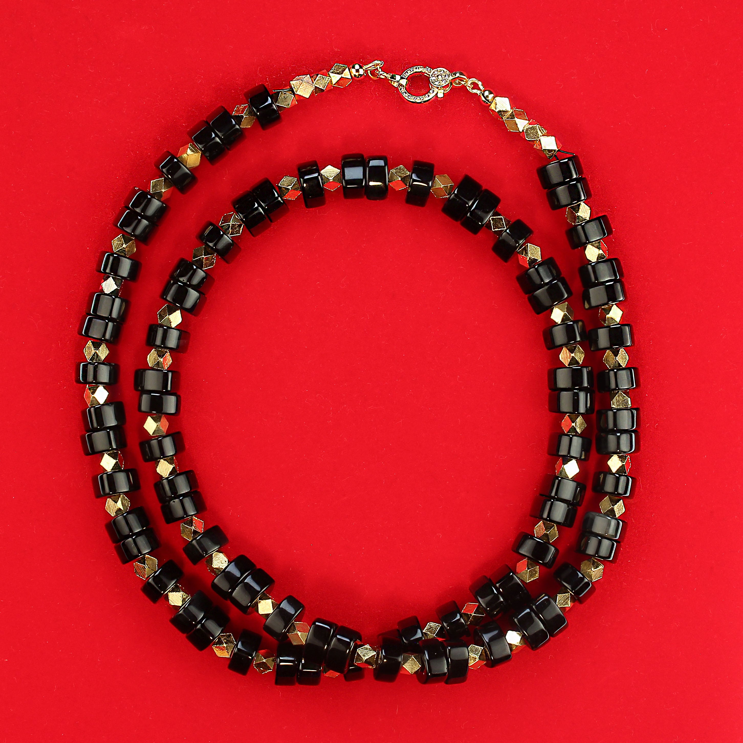 AJD Elegance, Classe Collier Onyx noir et or avec fermoir en vermeil et diamants