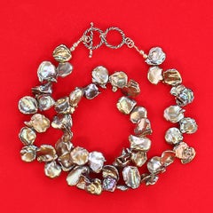 AJD Collana di perle Keshi iridescenti, rotonde e piatte color malva