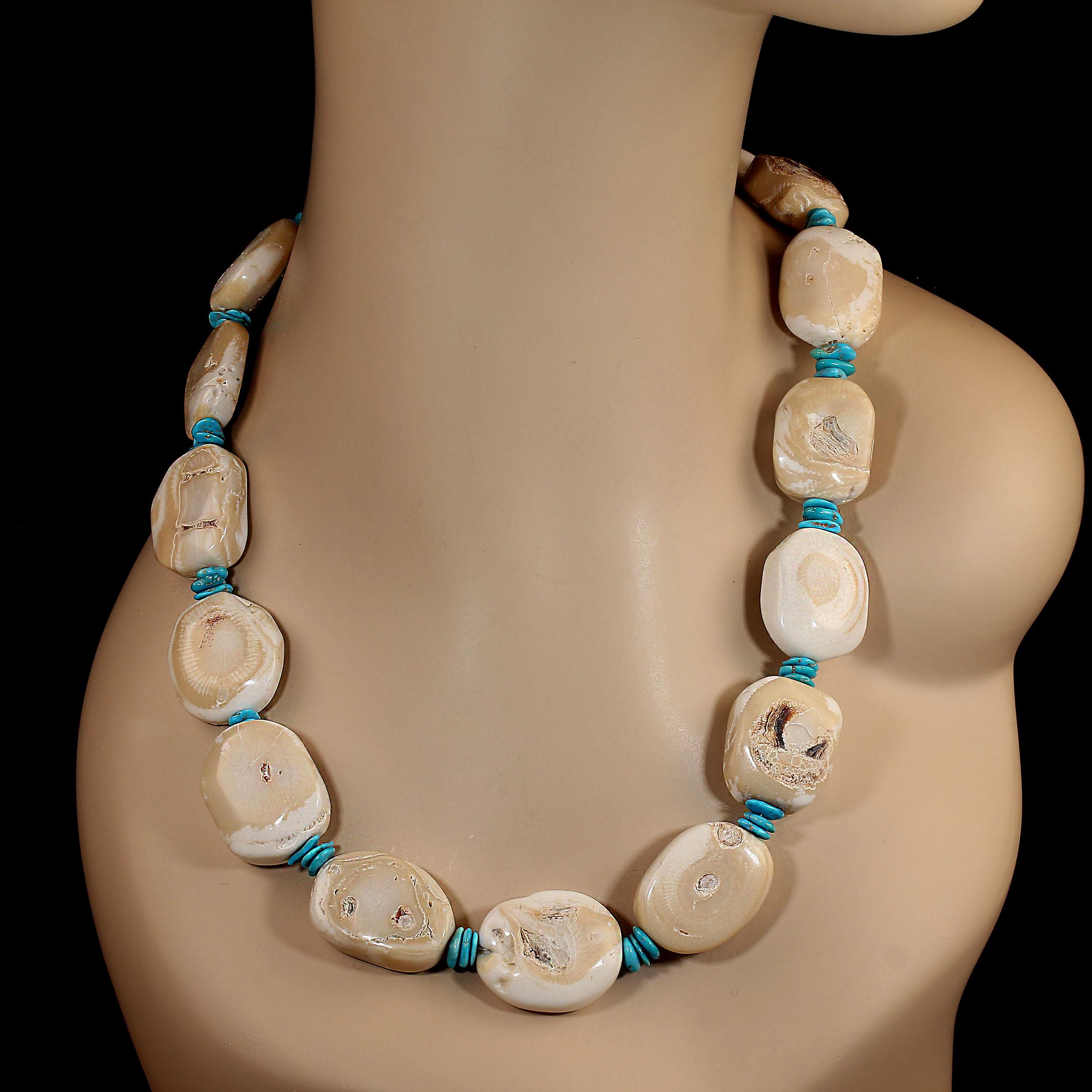AJD Collar Diversión de Verano Coral de Bambú Blanco Cremoso y Acentos de la Bella Durmiente Cuenta en venta