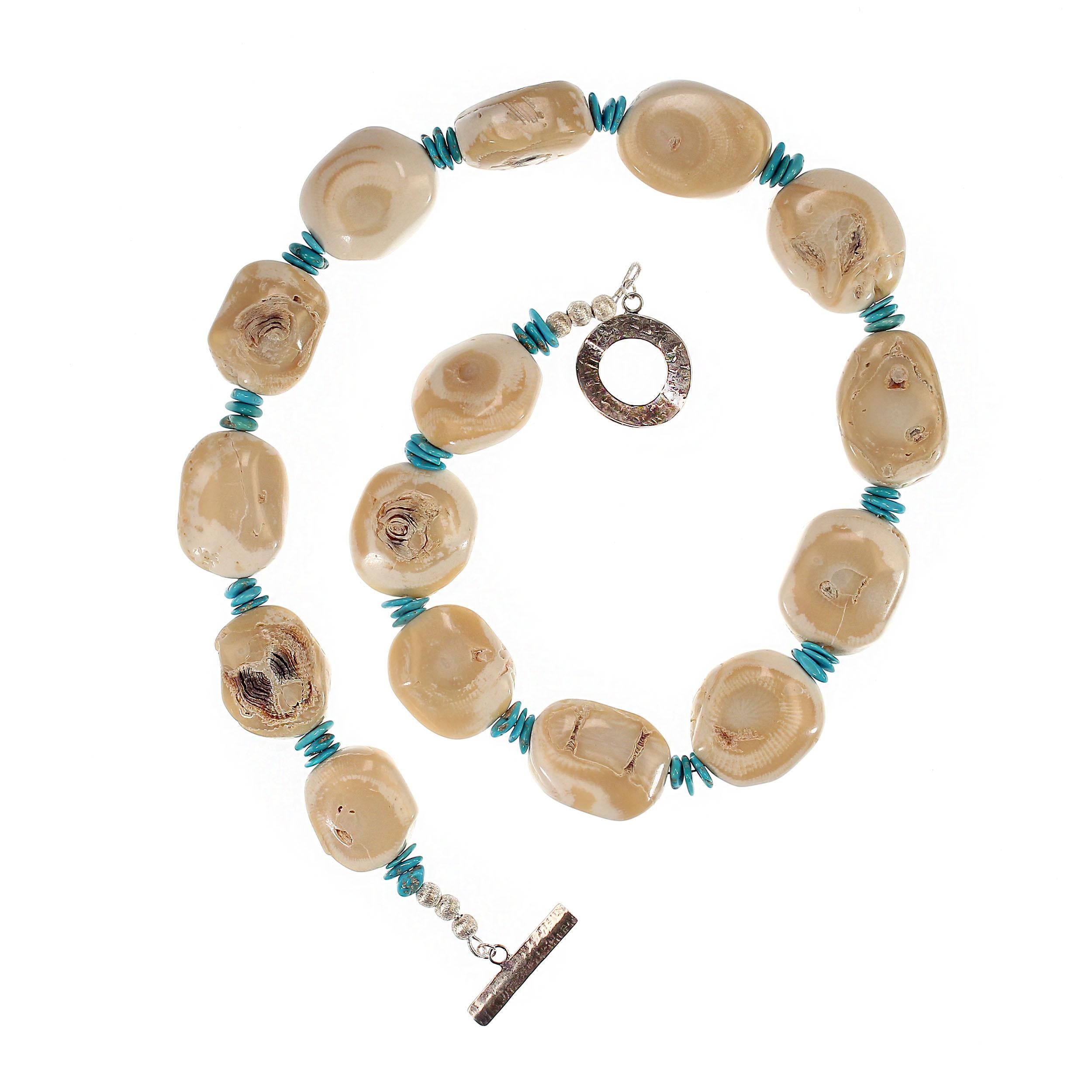 AJD Collar Diversión de Verano Coral de Bambú Blanco Cremoso y Acentos de la Bella Durmiente en venta 1