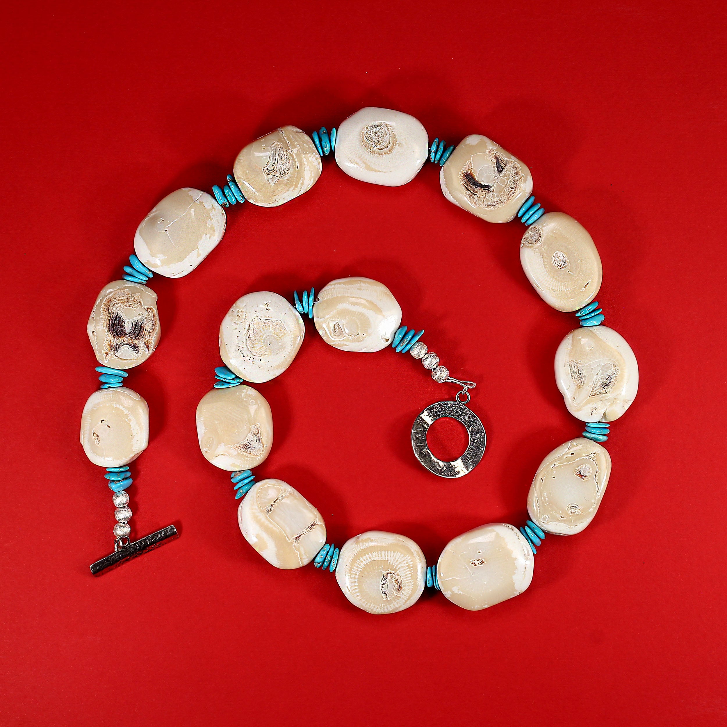 AJD Collar Diversión de Verano Coral de Bambú Blanco Cremoso y Acentos de la Bella Durmiente en venta