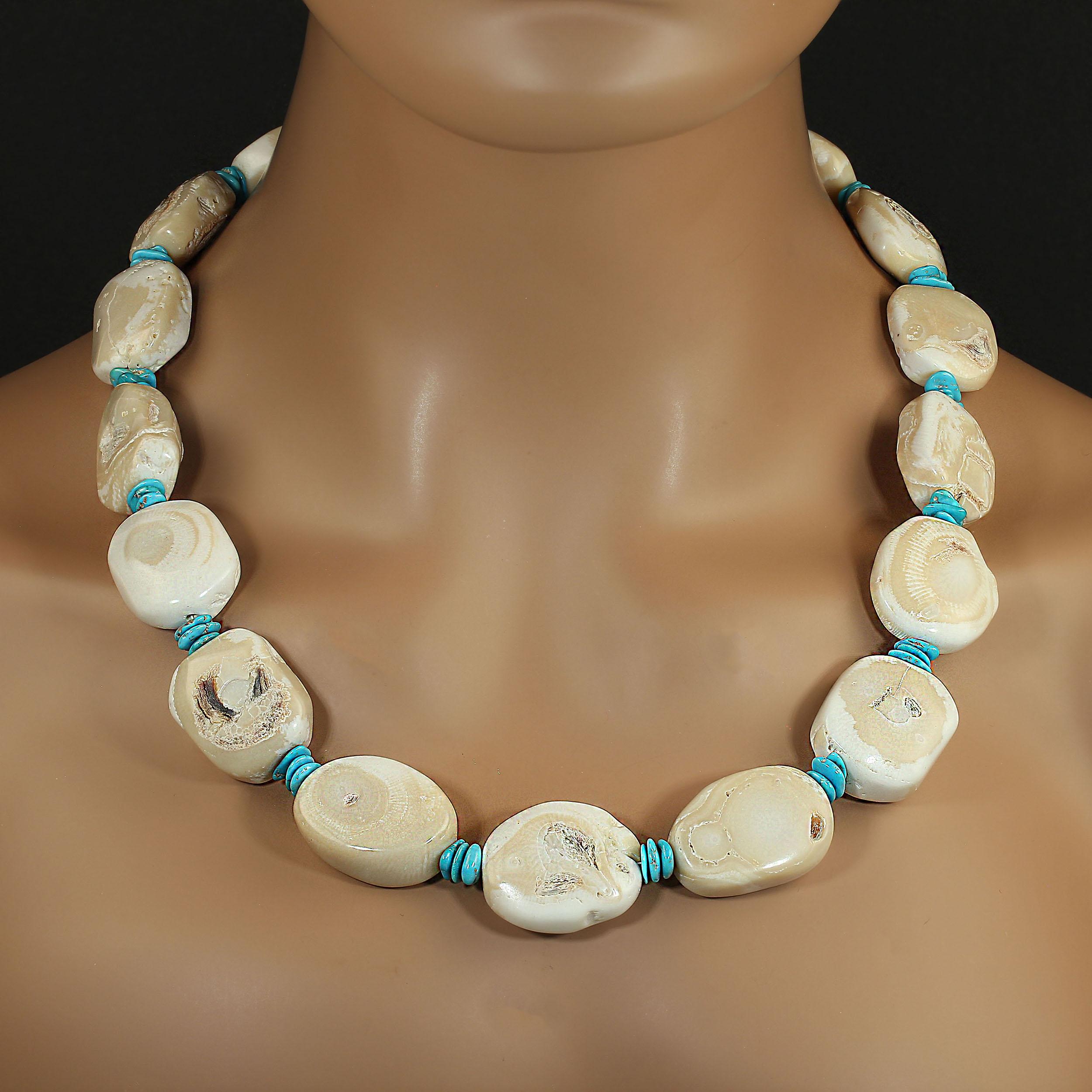 AJD Collar Diversión de Verano Coral de Bambú Blanco Cremoso y Acentos de la Bella Durmiente en venta 3