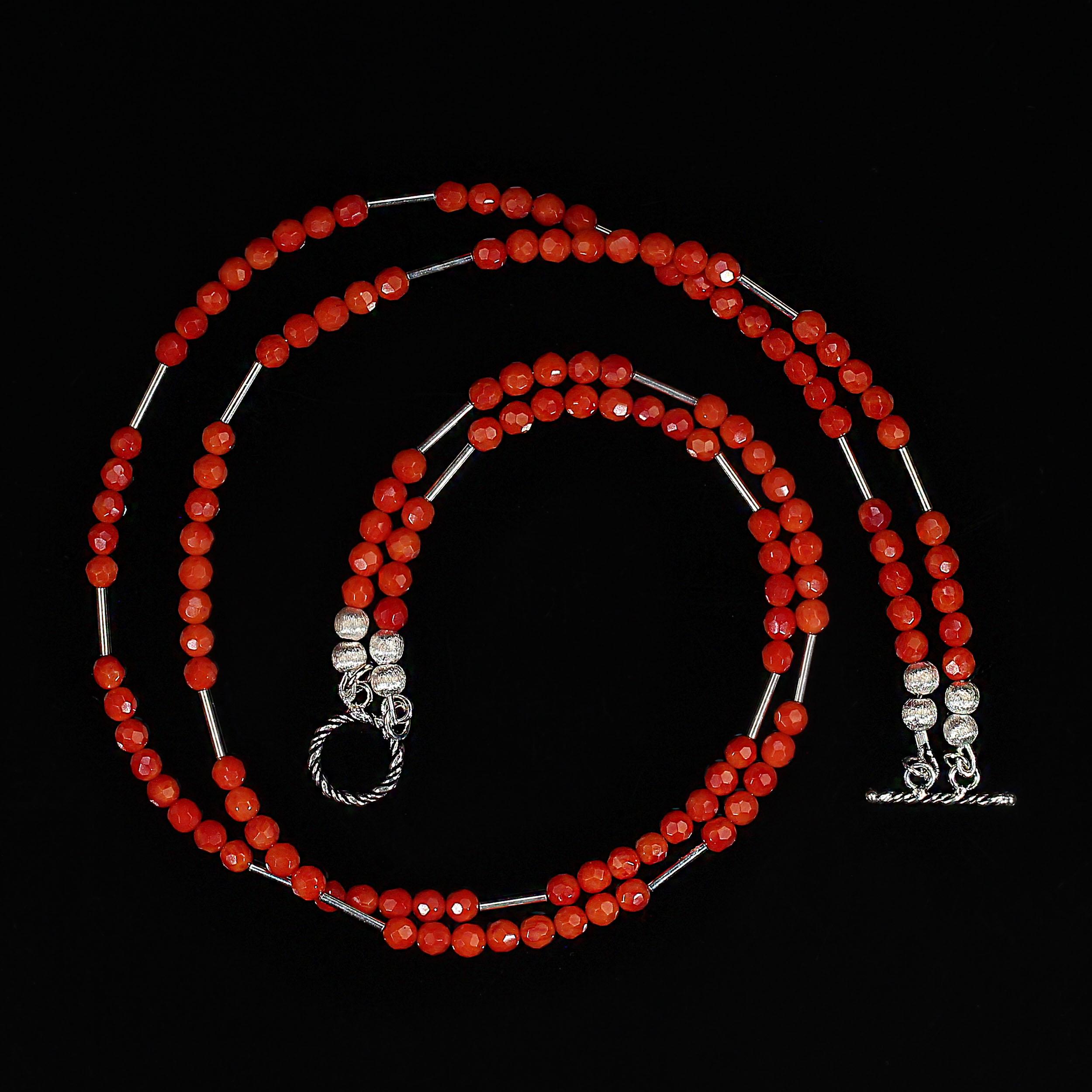 AJD Collar moderno de dos vueltas de coral facetado con detalles plateados Artesano en venta