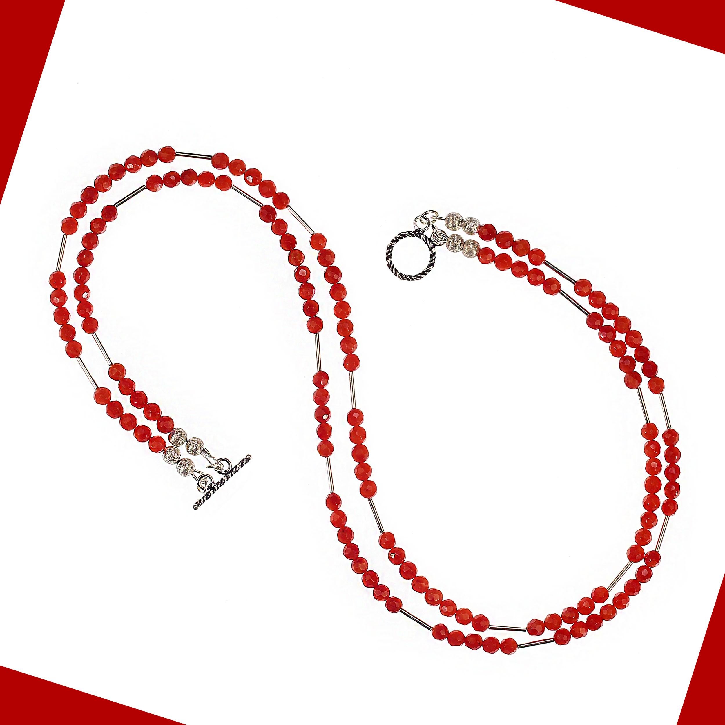 AJD Collar moderno de dos vueltas de coral facetado con detalles plateados en venta 1