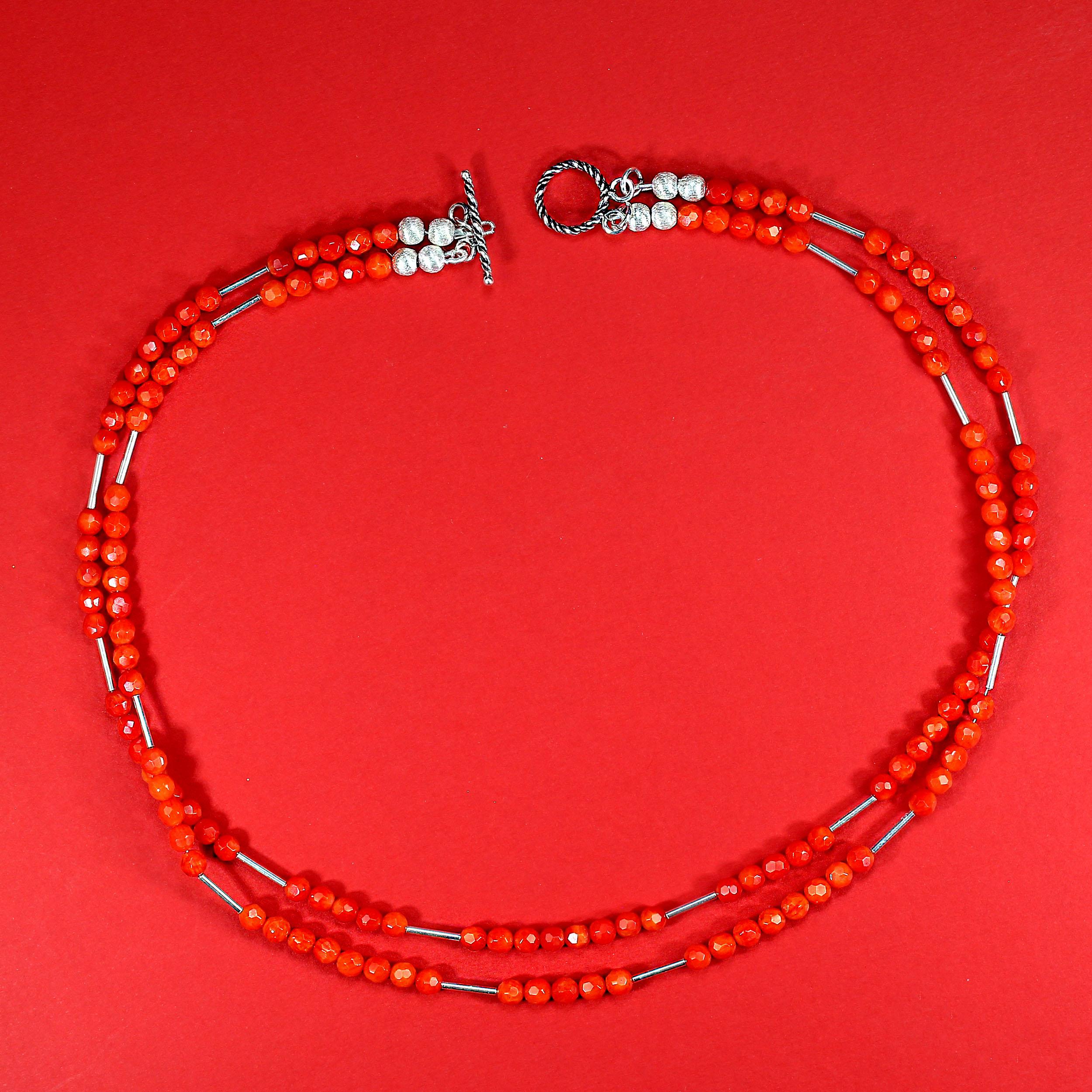 AJD Collar moderno de dos vueltas de coral facetado con detalles plateados en Nuevo estado para la venta en Raleigh, NC