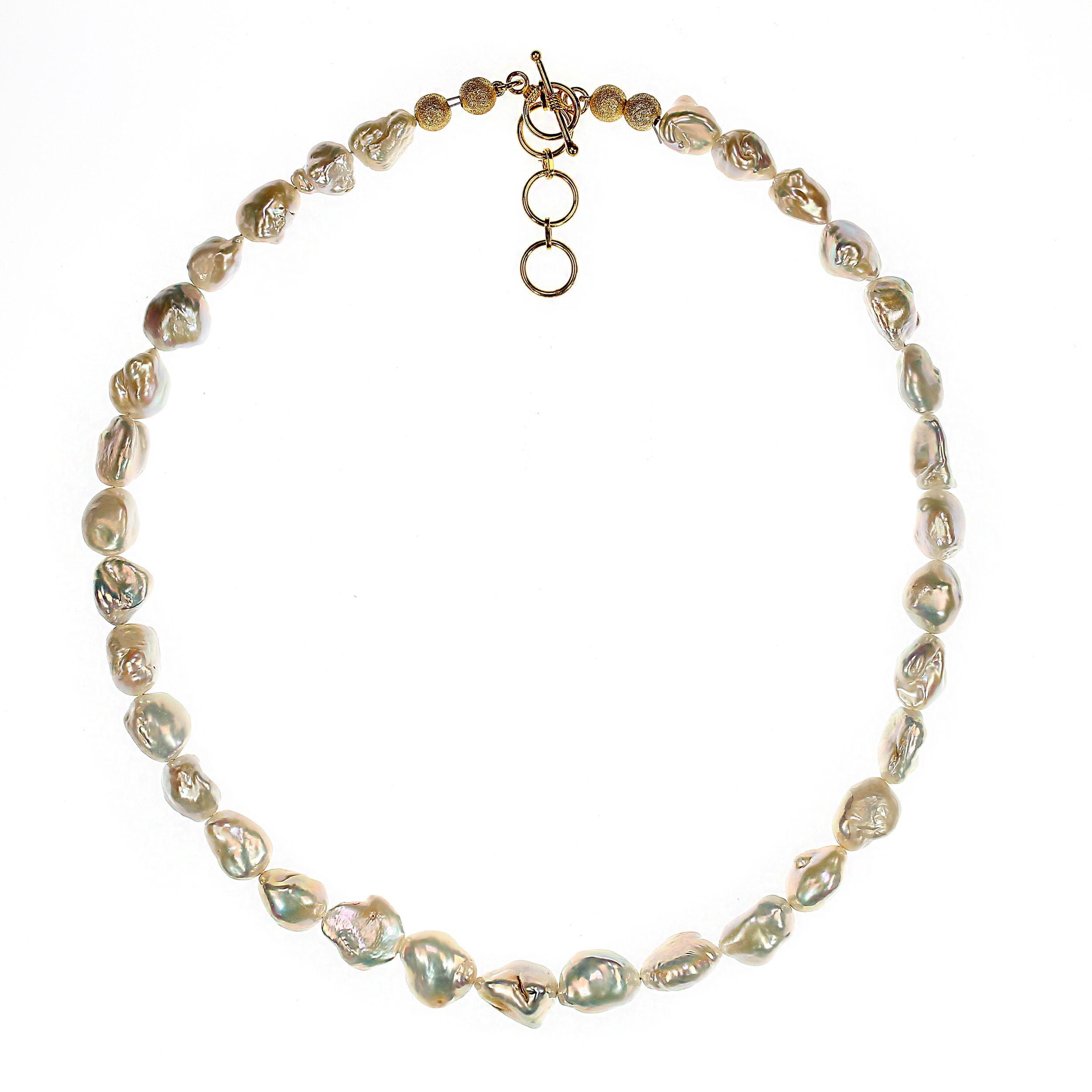 Femenino o masculino AJD Collar de Perlas Keshi Blanco Cremoso Iridiscente de 22 Pulgadas en venta
