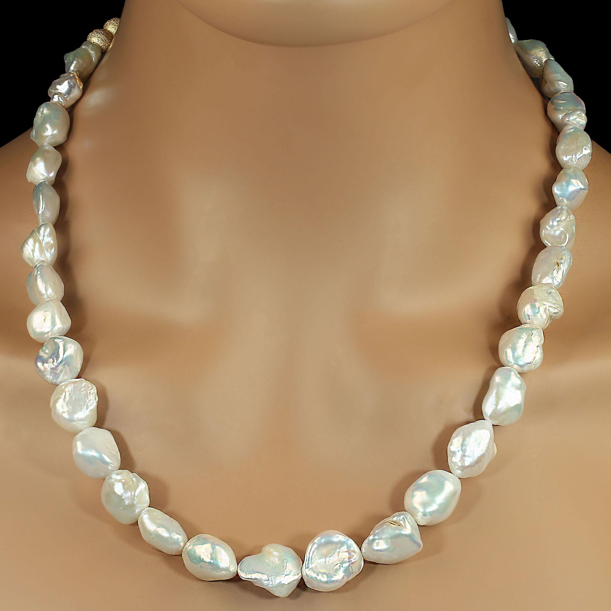 AJD Collar de Perlas Keshi Blanco Cremoso Iridiscente de 22 Pulgadas en venta 2