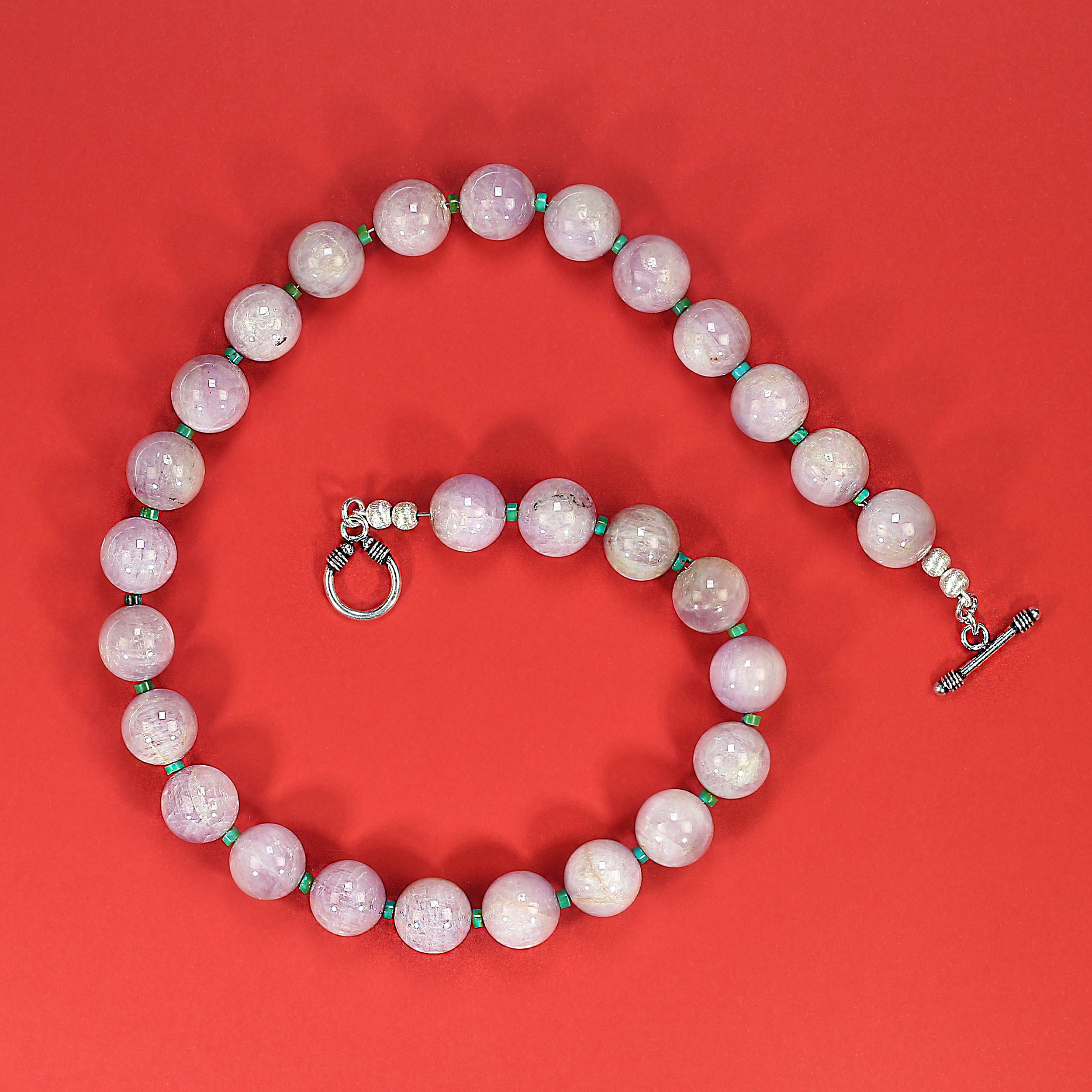 AJD Collana di 20 pollici con piccoli accenti verdi di Kunzite incandescente Un grande regalo