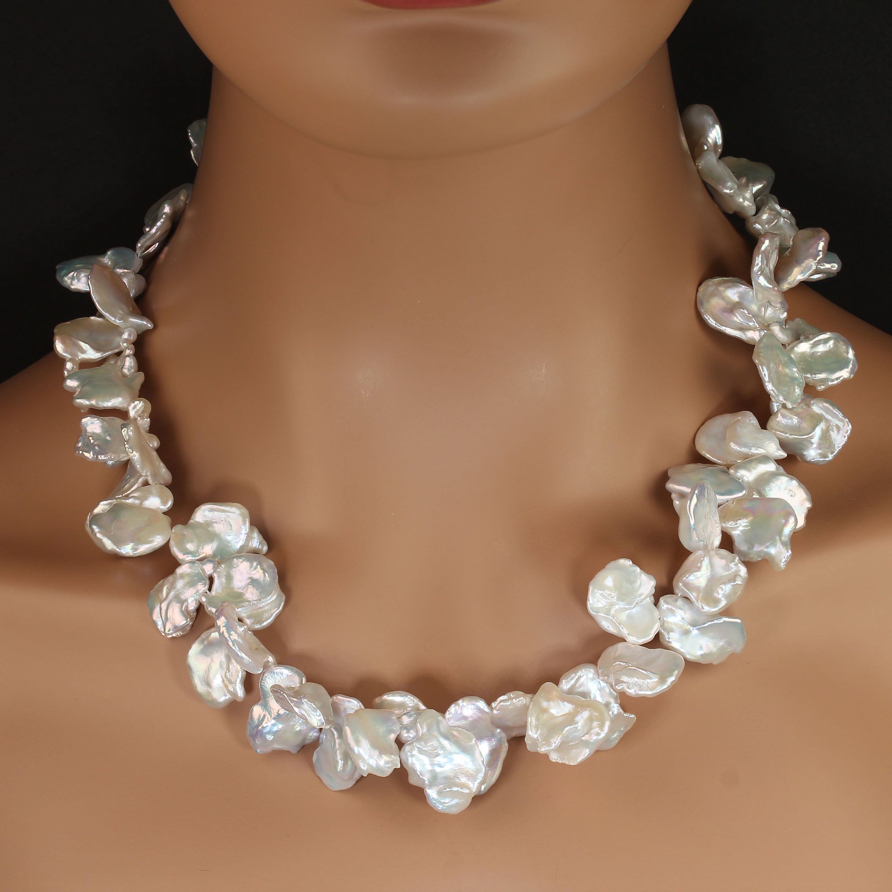 AJD Collier de perles Keshi plates blanches irisées de 20 pouces