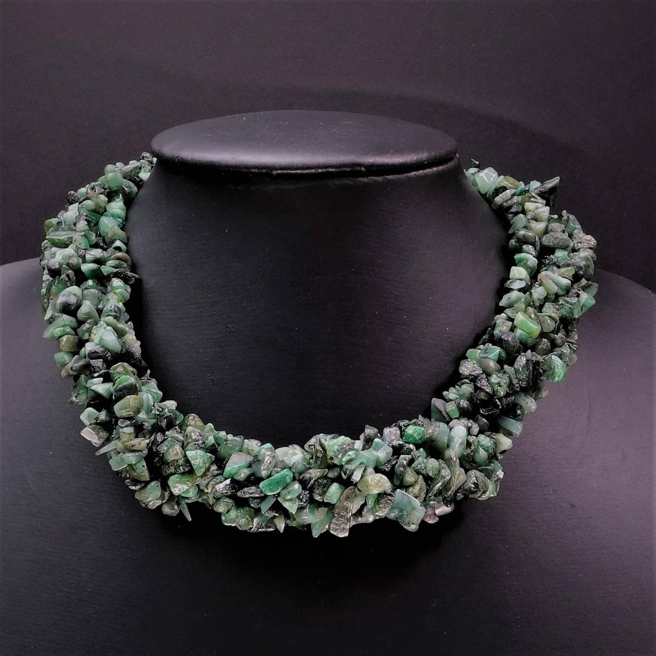Multi-Strand Emerald Choker Necklace In New Condition In Raleigh, NC