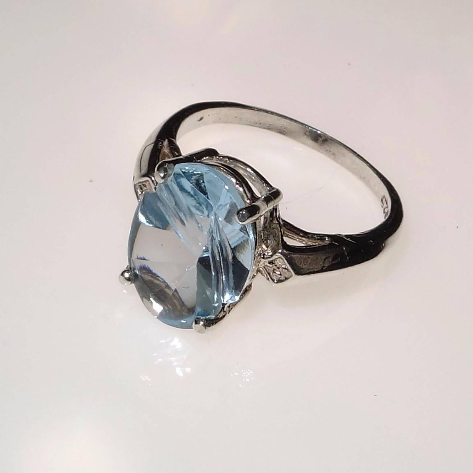 Oval, Fancy cut Blue Topaz and Sterling Silver Ring In New Condition In Raleigh, NC