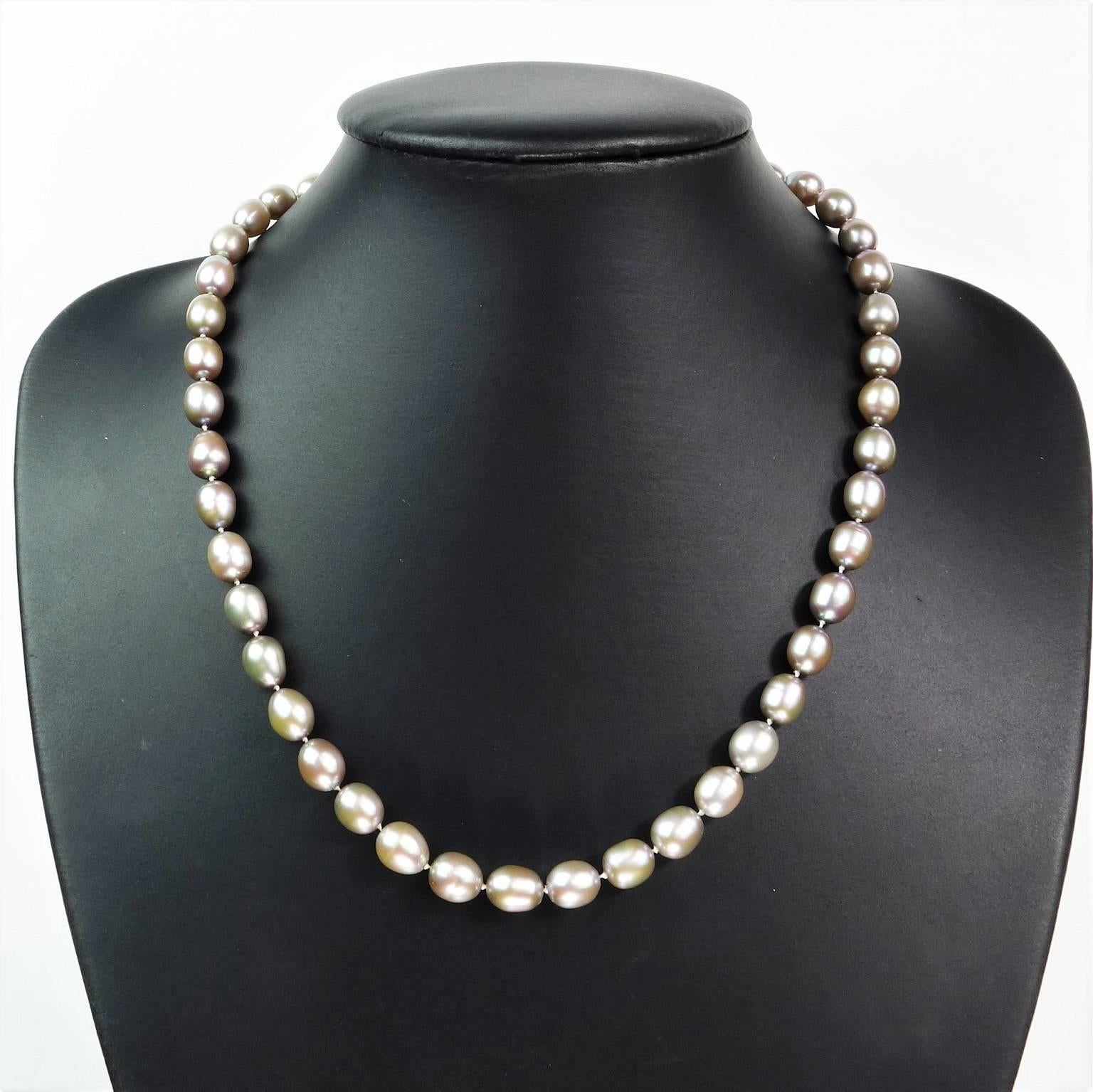 Freshwater Gray Pearl Necklace with 14Kt Gold Clasp 3