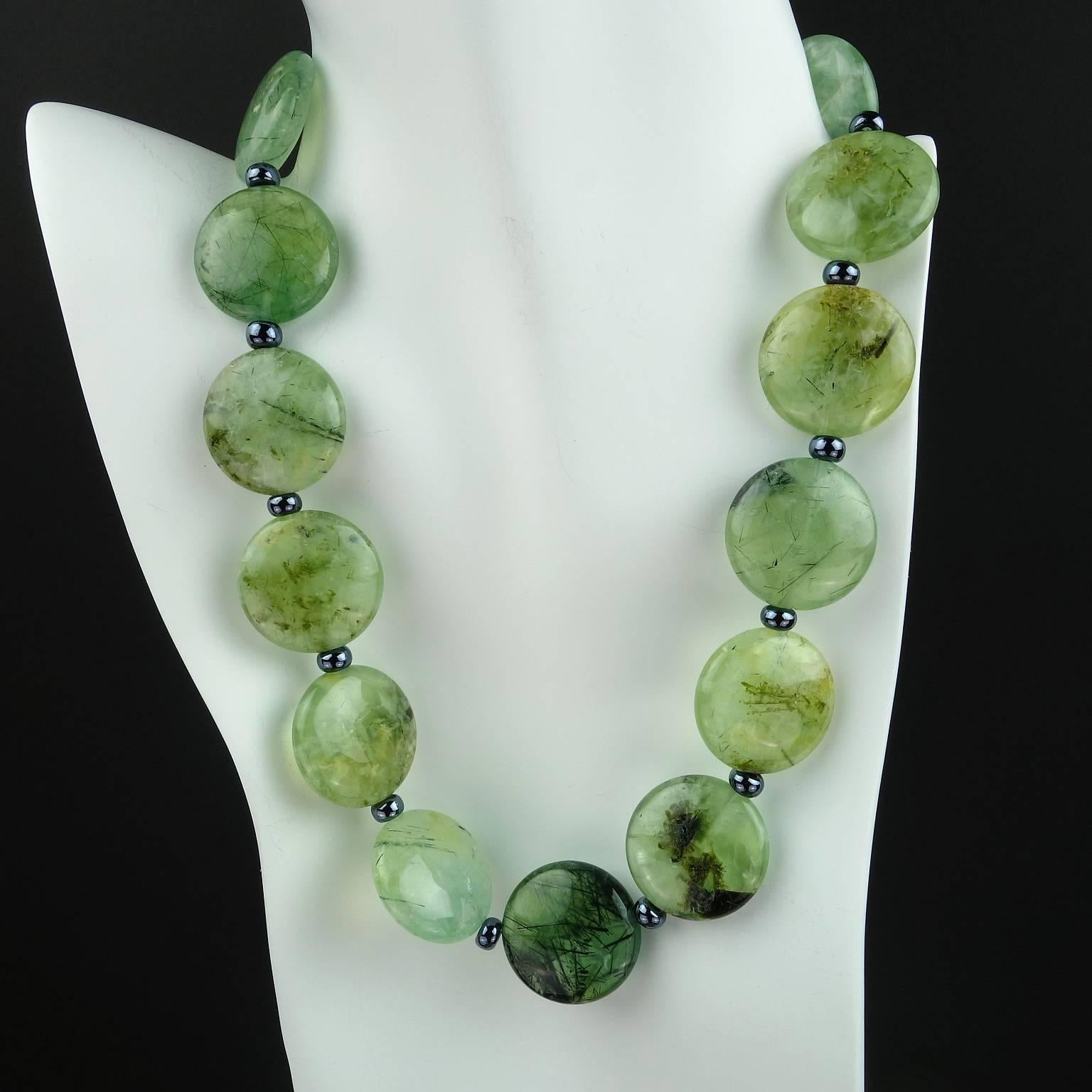 Green Brazilian Prehnite Necklace In New Condition In Raleigh, NC