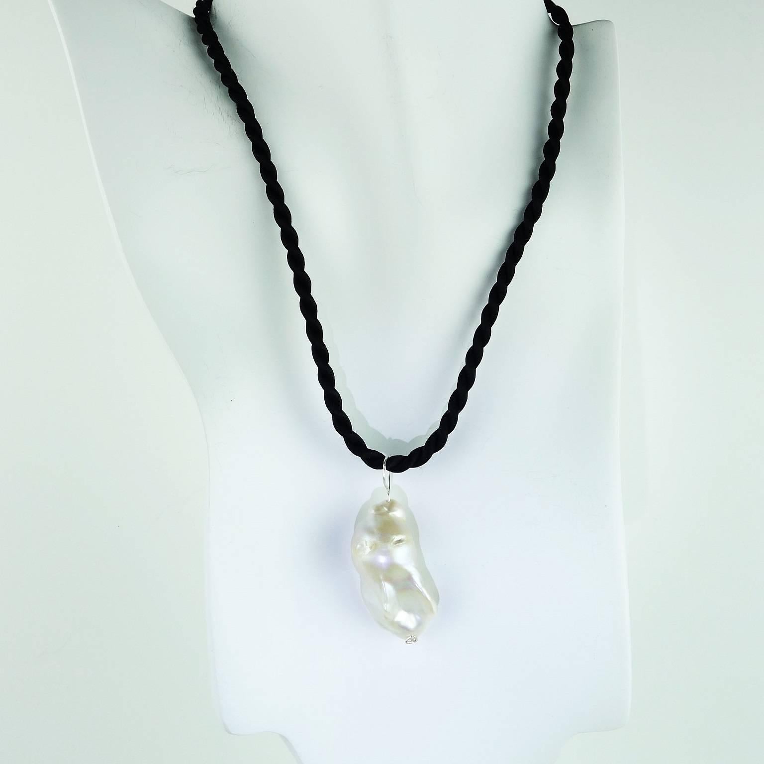 black baroque pearl pendant