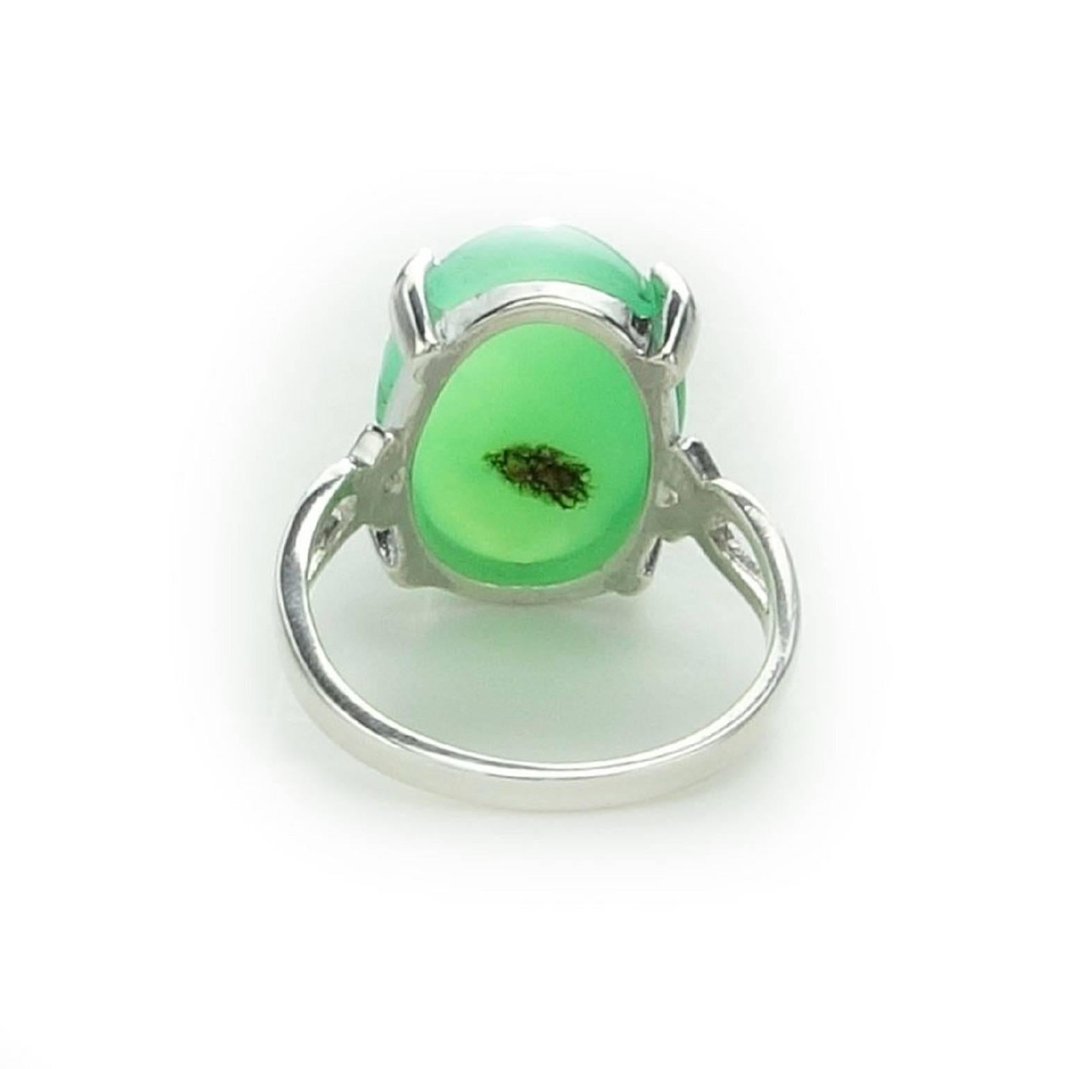 Women's or Men's Green Chrysoprase Cabochon set in Sterling Silver Ring