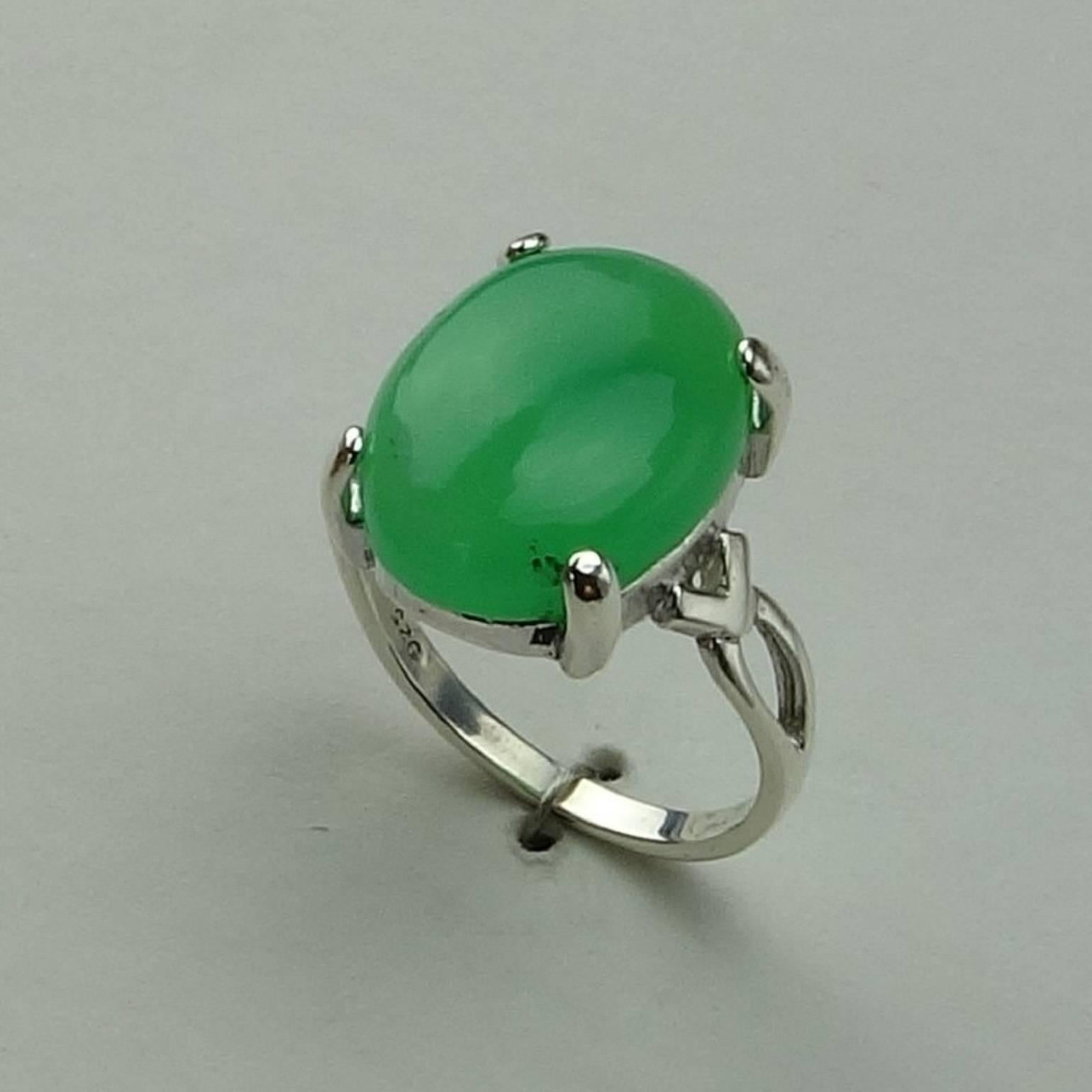 Green Chrysoprase Cabochon set in Sterling Silver Ring 1