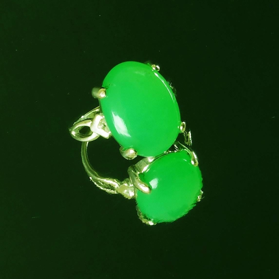 Green Chrysoprase Cabochon set in Sterling Silver Ring 2