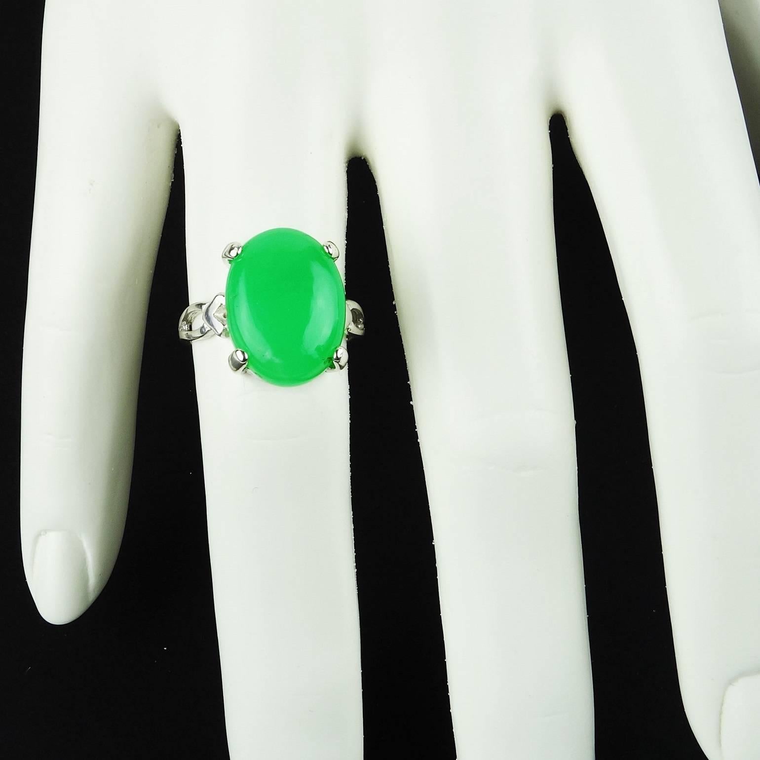 Green Chrysoprase Cabochon set in Sterling Silver Ring 3