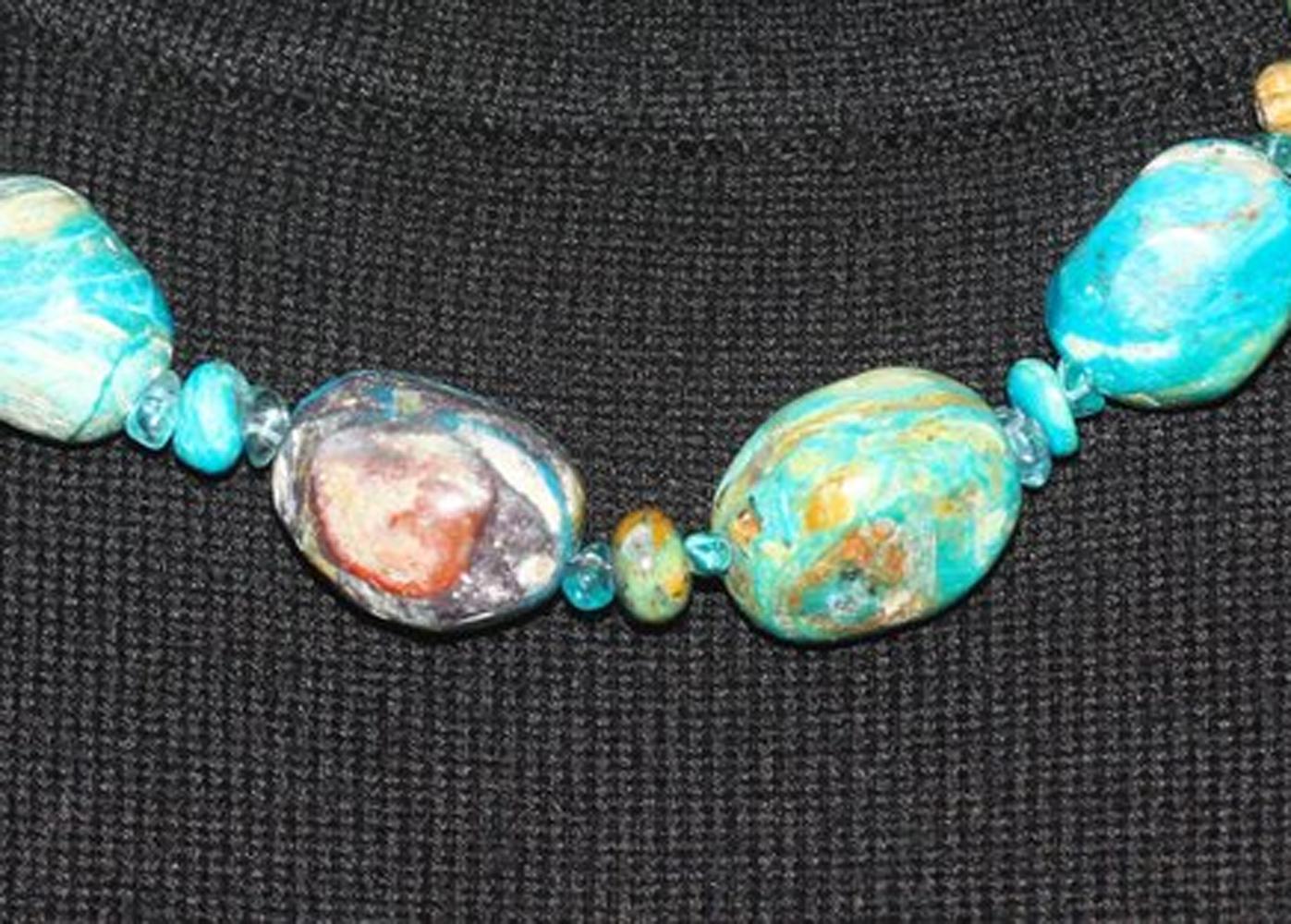 AJD GORGEOUS RARE Dramatic Blue Peruvian Opal Necklace w/Gold Plated Clasp In New Condition In Raleigh, NC