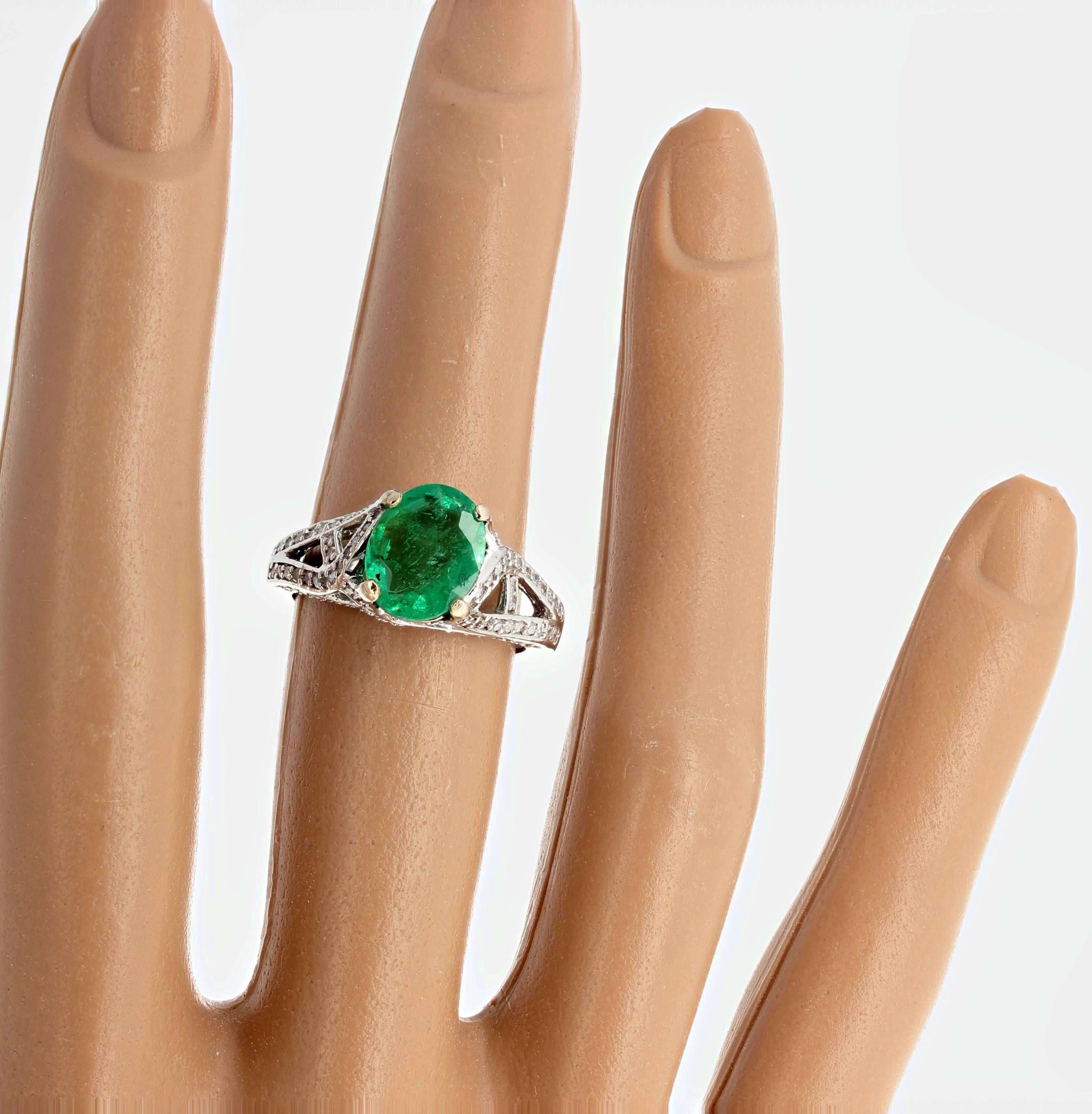 AJD Glittering Brilliant REAL 3 Ct Colombian Emerald & Diamonds White Gold Ring In New Condition In Raleigh, NC
