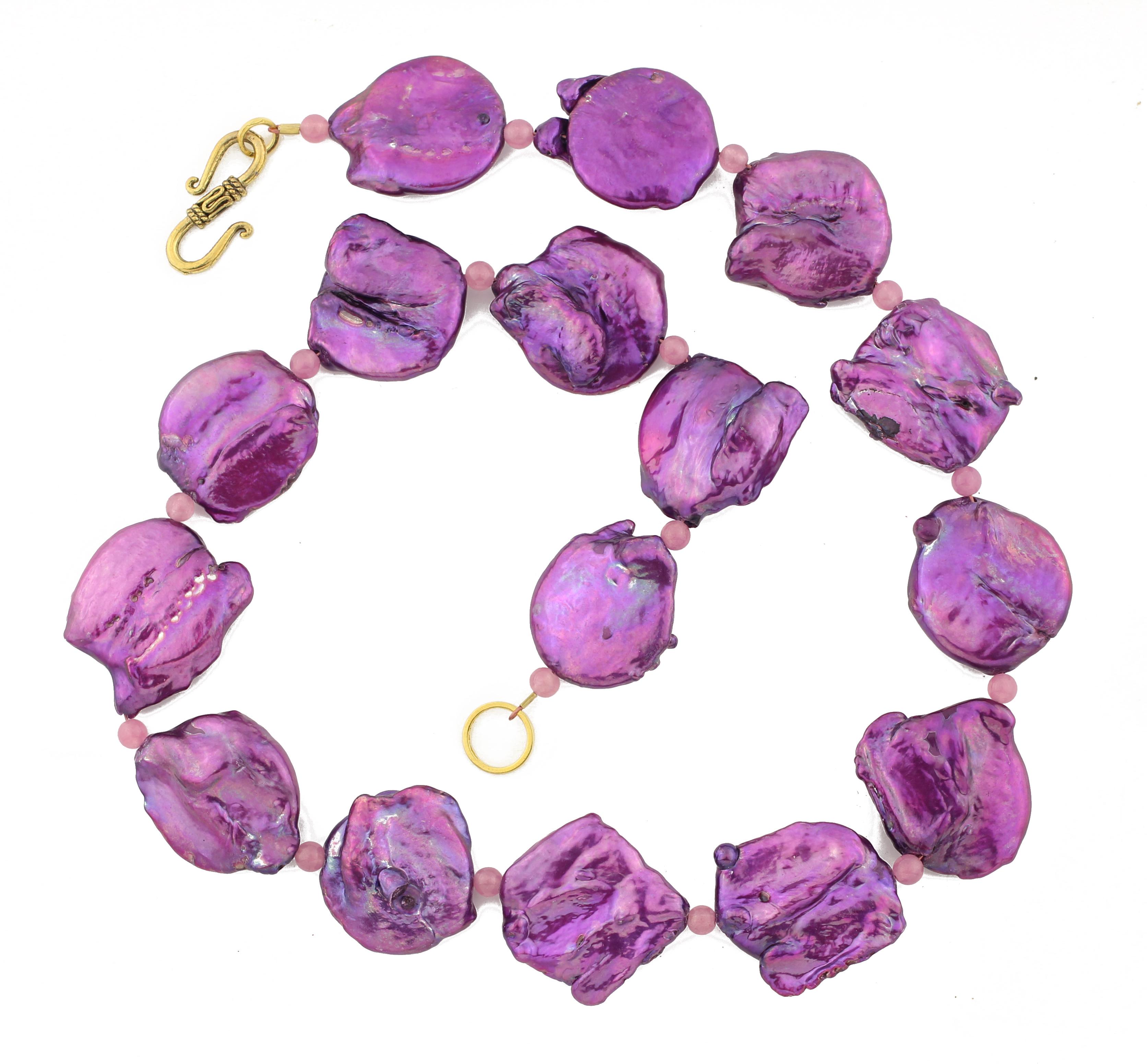 AJD Collier de 19 pouces de couleur améthyste rose-violet, perles de monnaie et rose de France Neuf - En vente à Raleigh, NC