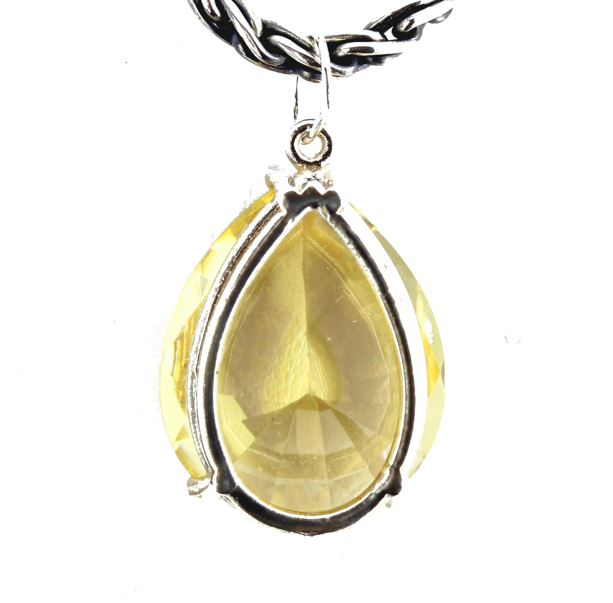 Taille poire Gemjunky Pendentif unique et élégant en argent sterling avec quartz citron 10 carats pailleté en vente