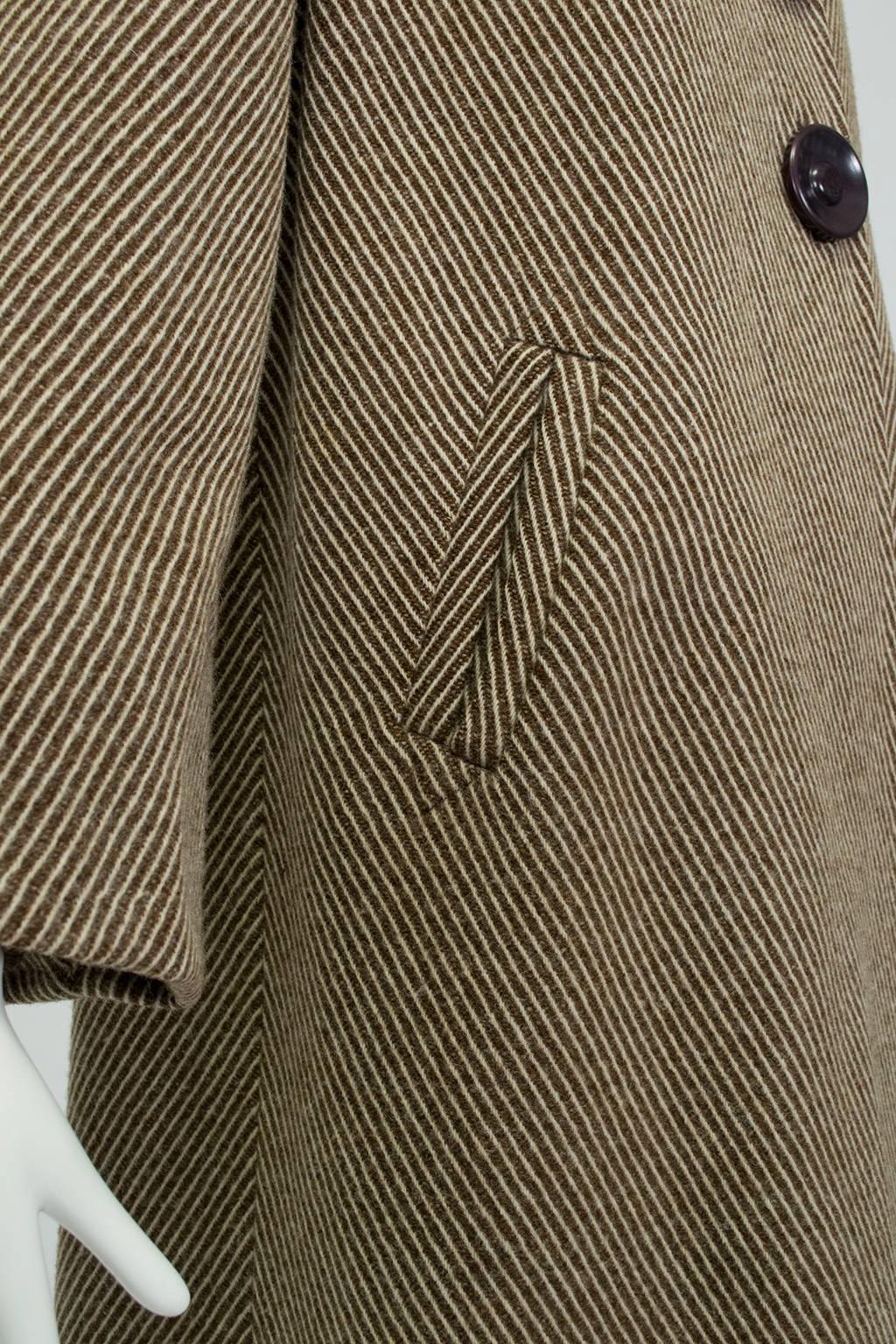 Women's Convertible Brown Shetland Wool Chevron Swing Coat w Zip-Out Lining - M, 1950s For Sale