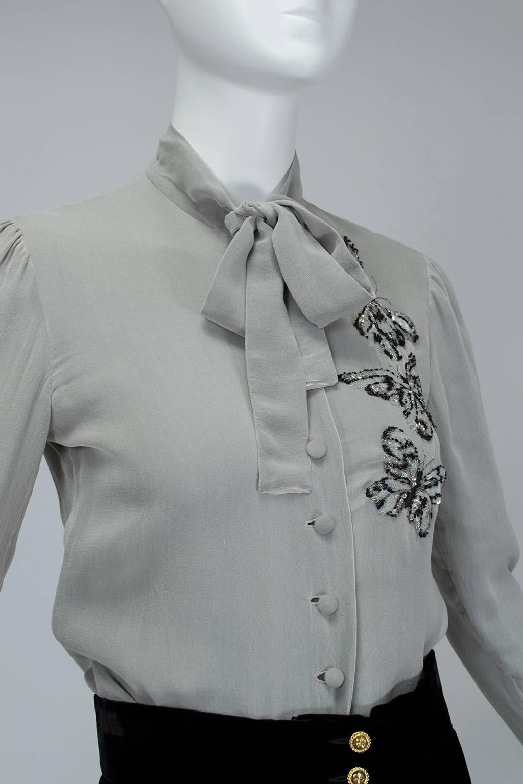 Jean-Louis Scherrer - Chemisier haute couture en mousseline grise avec perles de papillons, taille XS, 1970 Bon état - En vente à Tucson, AZ