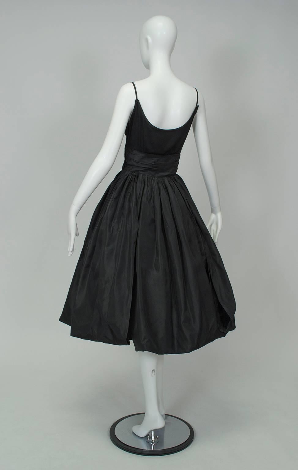 Robe Sabrina noire avec nœud à l'épaule et jupe Looping - XS, années 1950 Bon état - En vente à Tucson, AZ