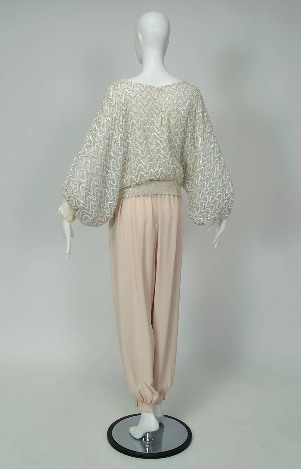 Grigio Marrakesh Avorio - Top Blouson con lustrini e set pigiama con pantaloni Harem - S, 1971 in vendita