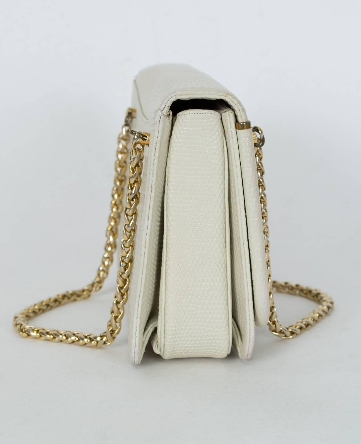 Judith Leiber Elfenbeinfarbene Eidechsenhandtasche mit Goldkettengriffen, 1980er Jahre (Beige) im Angebot