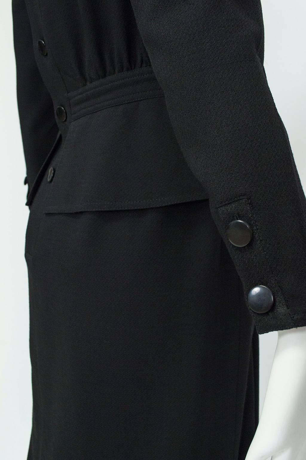 Valentino Black Long Sleeve Crêpe Back-Button Peplum Shift Dress - L, 1980s For Sale 1