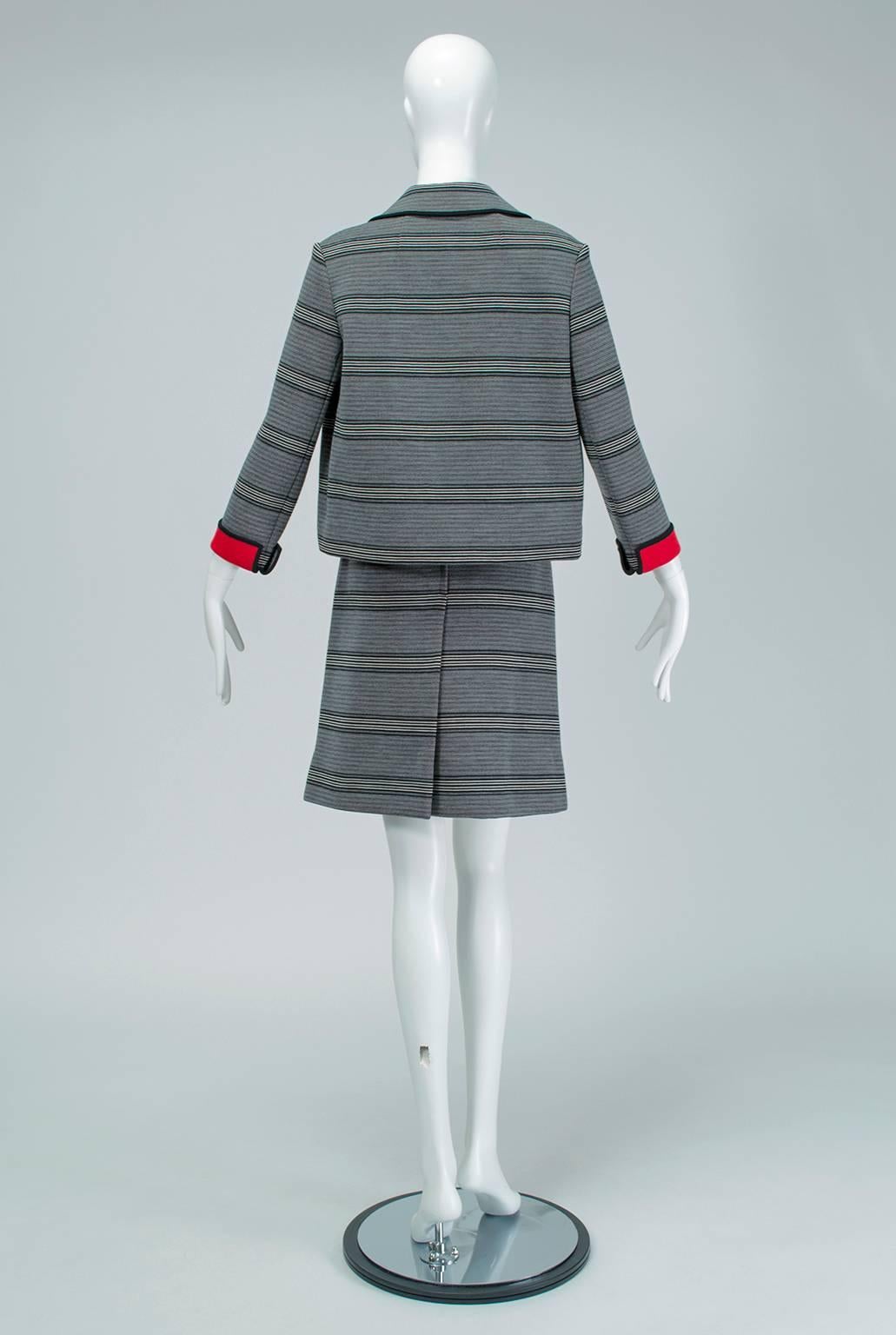 Mod Italian Dolce Vita Black and Red Stripe A-Line Wool Vespa Suit- M, 1960s Excellent état - En vente à Tucson, AZ