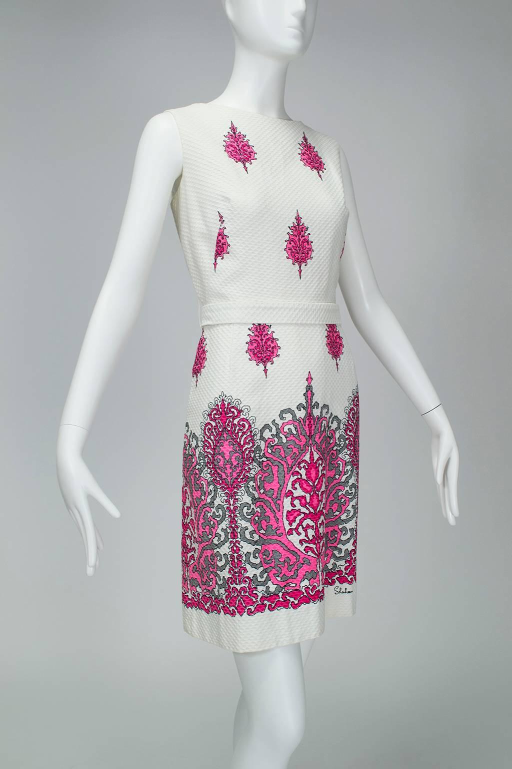 Rückenfreies Fuchsia-Minikleid mit Shambala-Muster von Alfred Shaheen - Small-Med, 1960er Jahre im Zustand „Hervorragend“ im Angebot in Tucson, AZ
