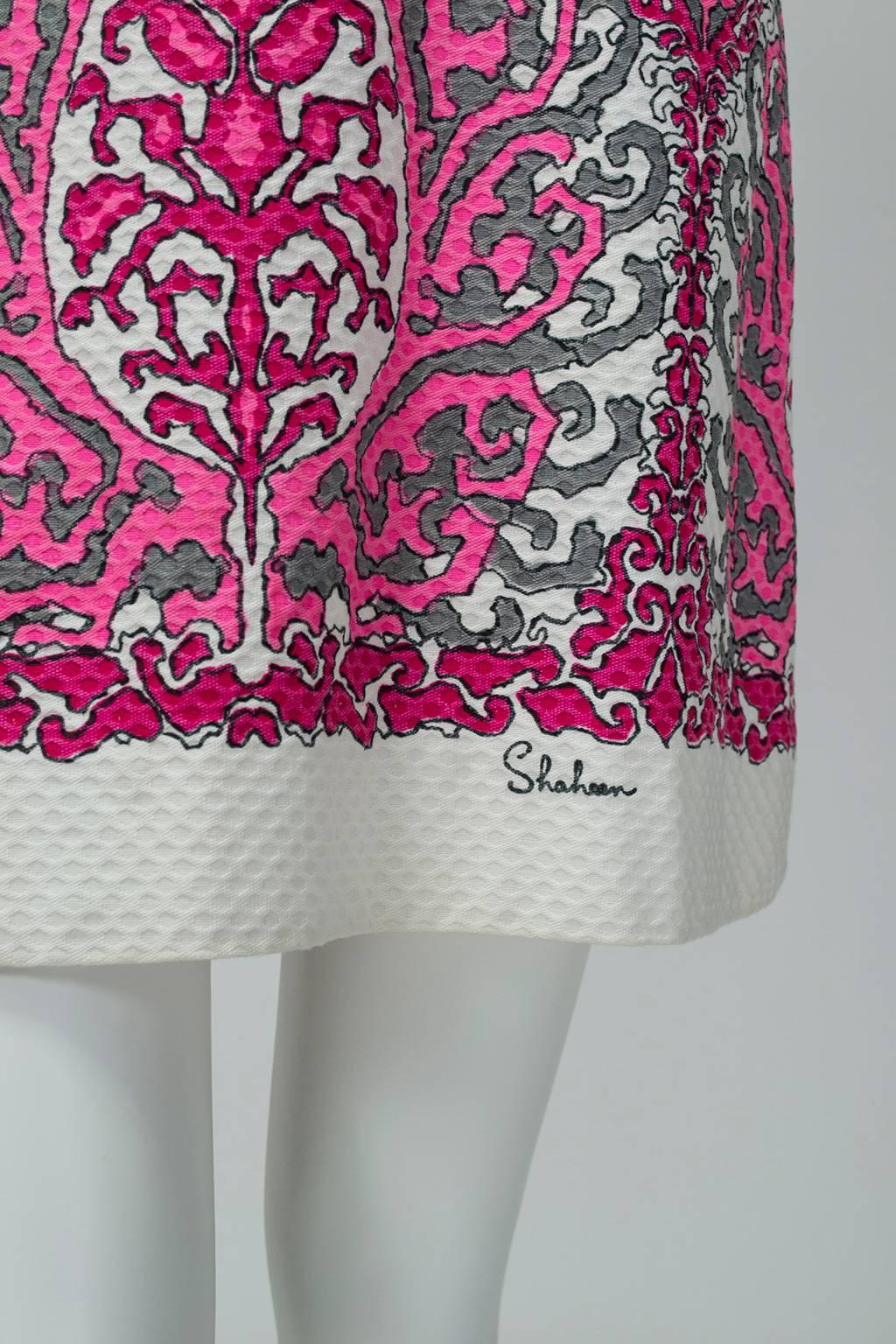 Alfred Shaheen Backless Fuchsia Shambala-Painted Mini Dress - Small-Med, 1960s In Excellent Condition For Sale In Tucson, AZ