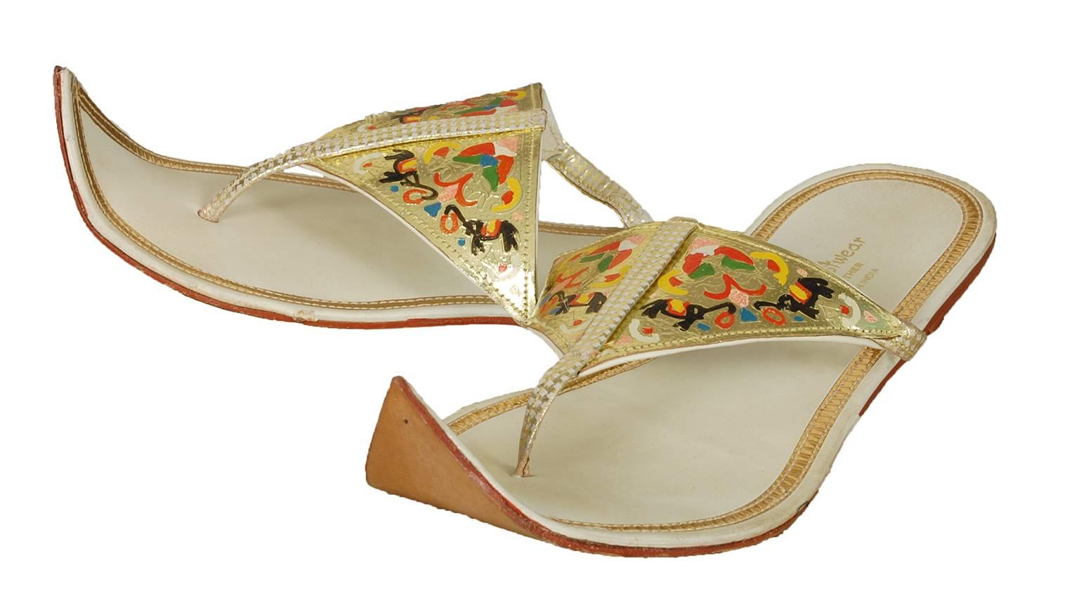 Sandales longues à bout plat persanes peintes à la main, jamais portées, taille US 9, années 1950 Neuf - En vente à Tucson, AZ