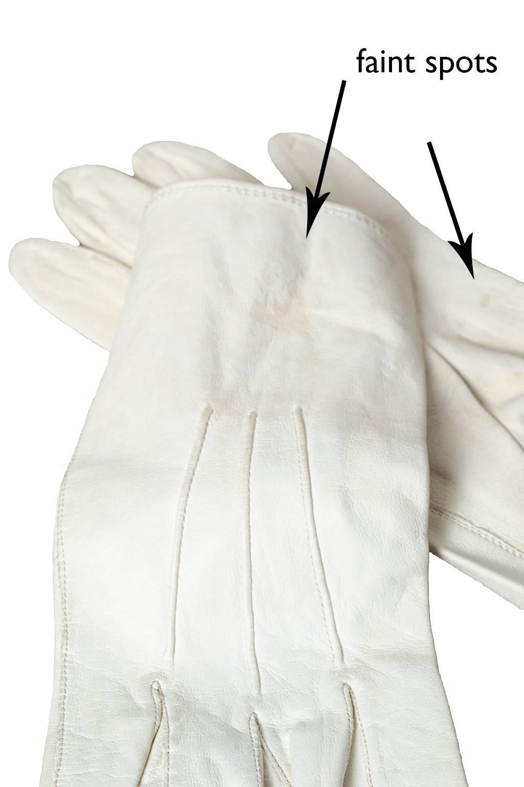 Men's White Kidskin Chauffeur Gloves, 1950s In Good Condition In Tucson, AZ