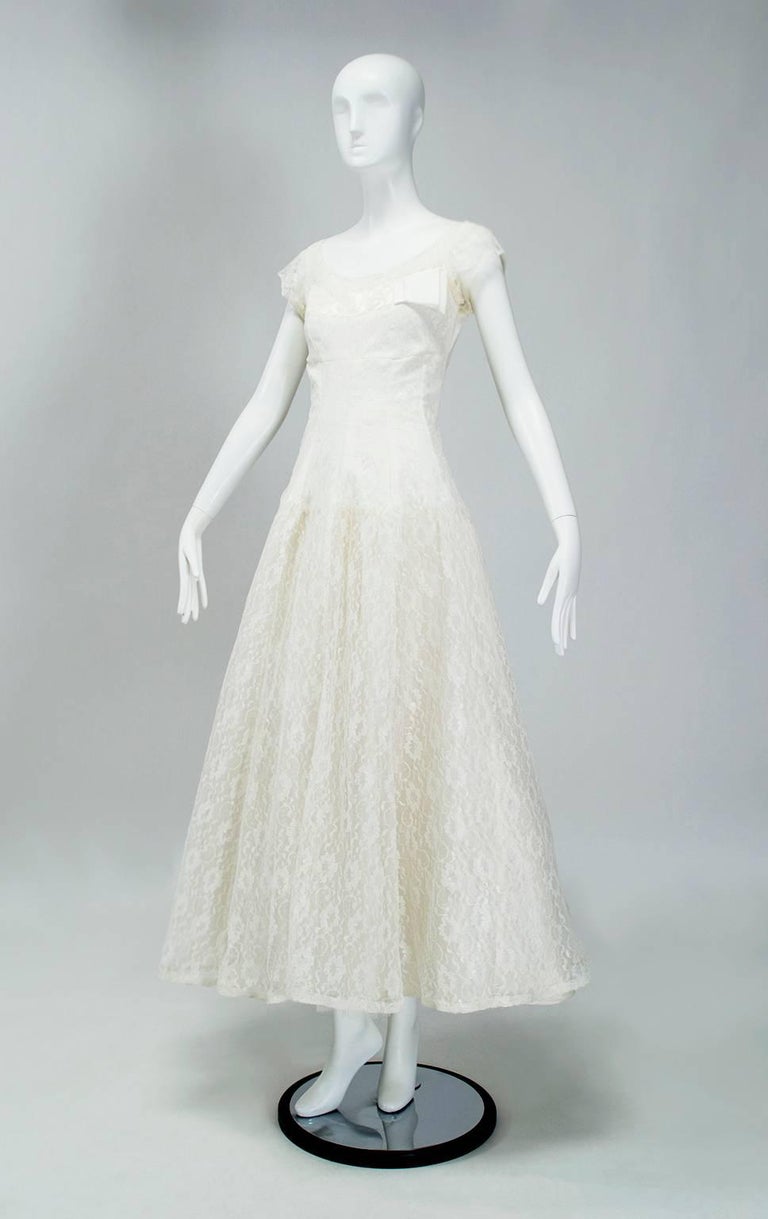 Gray Ivory Lace Drop-Waist Wedding Gown with Bateau Neck - XS, 1950s For Sale