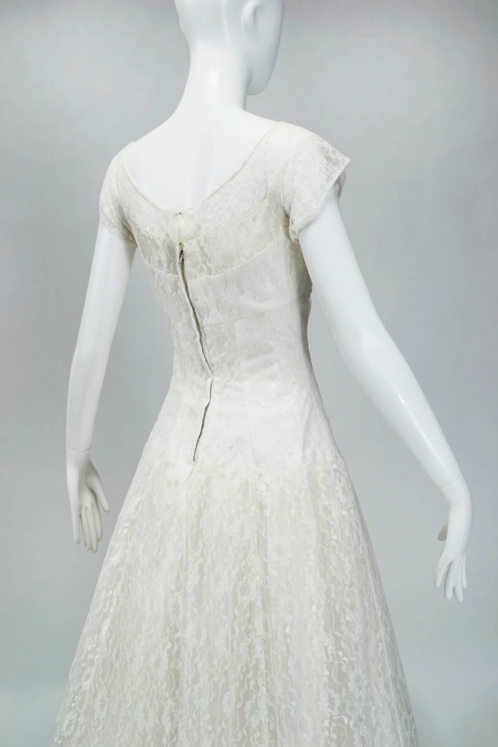 Gray Ivory Lace Drop-Waist Wedding Gown with Bateau Neck - XS, 1950s For Sale