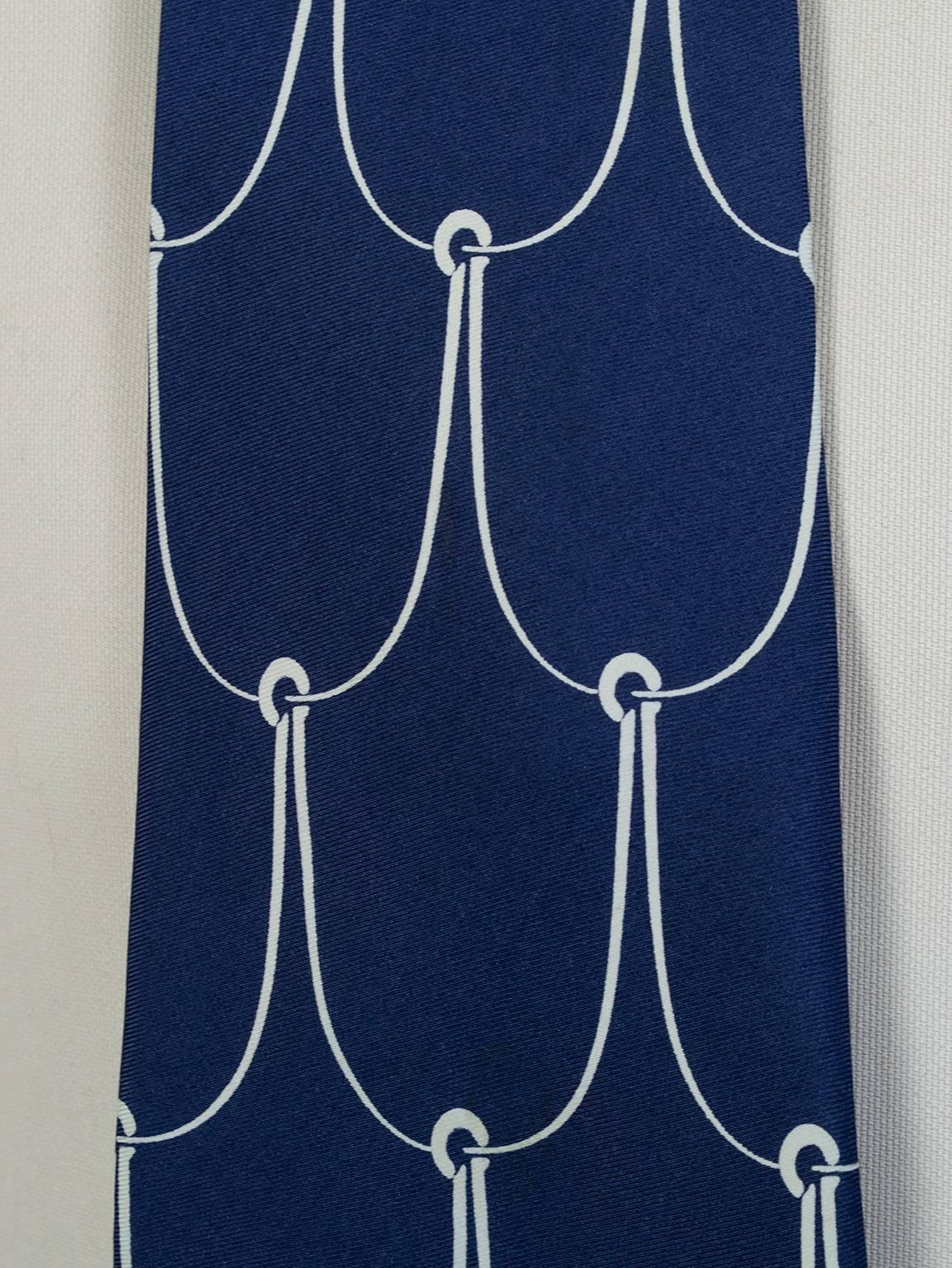 Herren Marineblaue Seiden-Fischhaken-Halskette mit nautischem Motiv – Chicago, 1970er Jahre (Schwarz) im Angebot