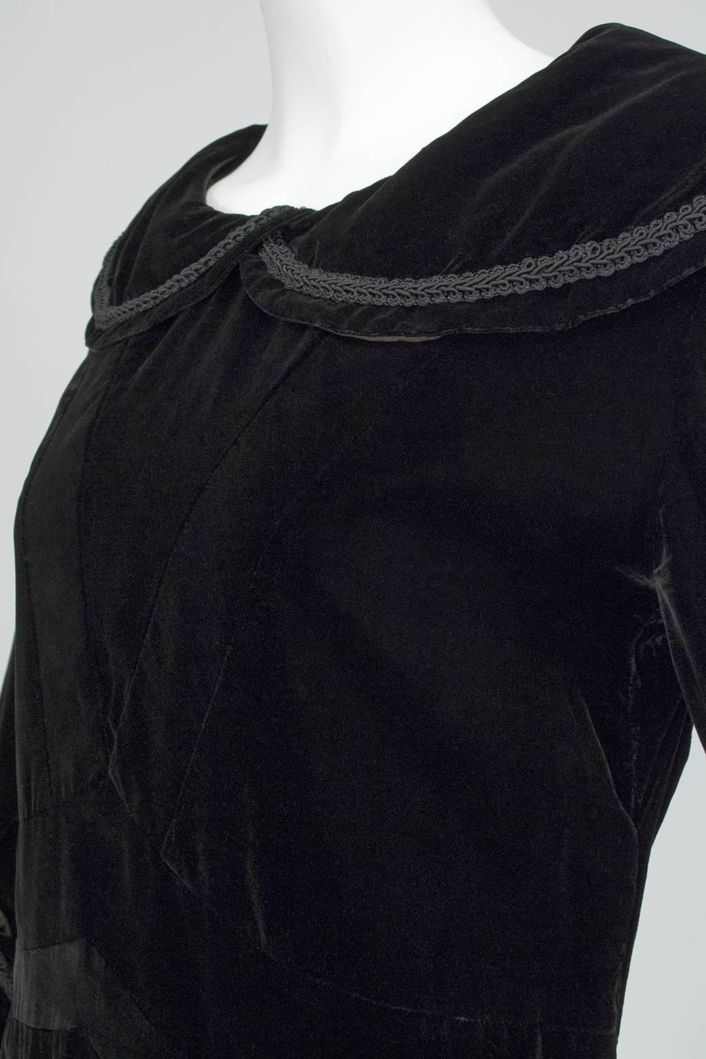 Robe de jour Art déco en velours noir Bonwit TELLER Modesty Ladies' Maid - S, 1930s en vente 1