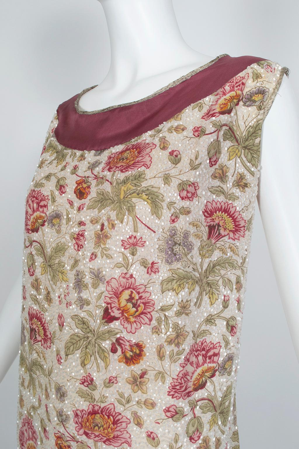 Robe sans manches à fleurs prunes en perles de verre avec passepoil doré, taille M, années 1920 Bon état - En vente à Tucson, AZ