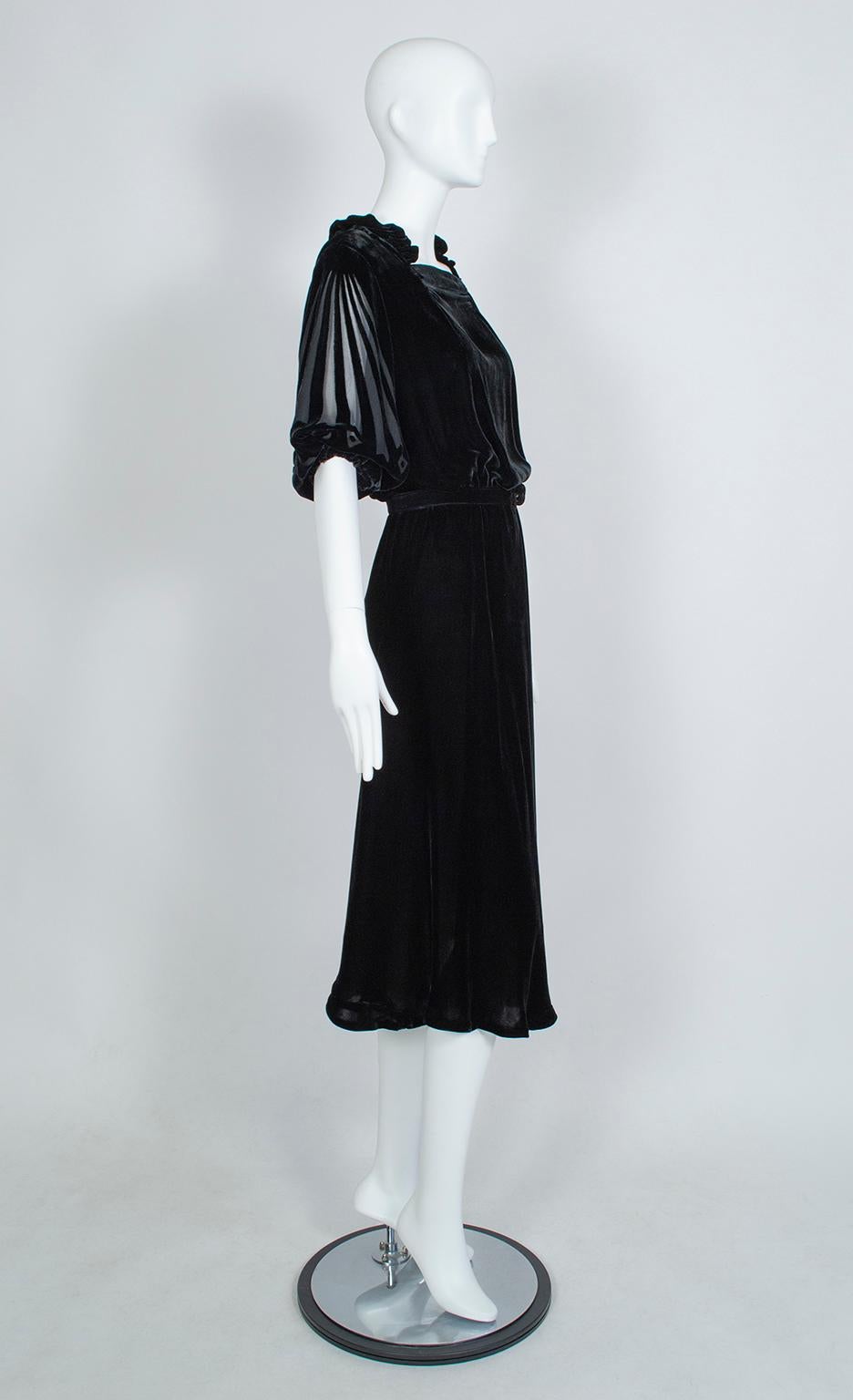 Black Art Deco Starburst Burnout Velvet Cocktail Dress - Medium, 1930s In Good Condition In Tucson, AZ