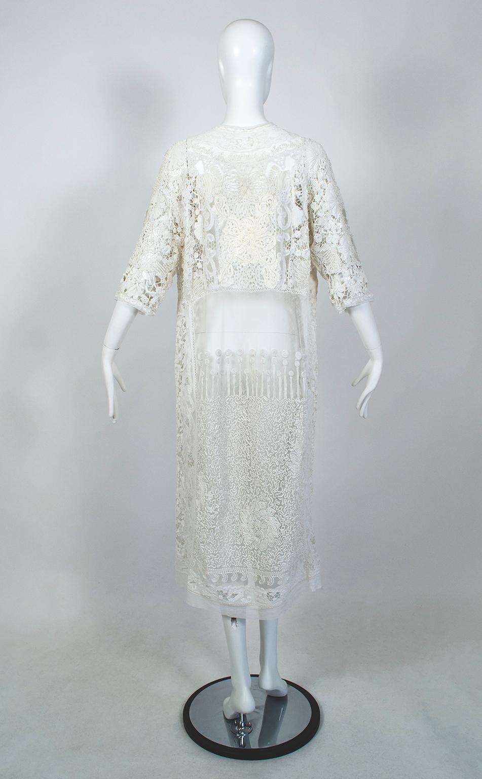 White Victorian Waist-Plunging Net and Crochet Bohemian Kaftan - O/S, 1890s In Excellent Condition In Tucson, AZ