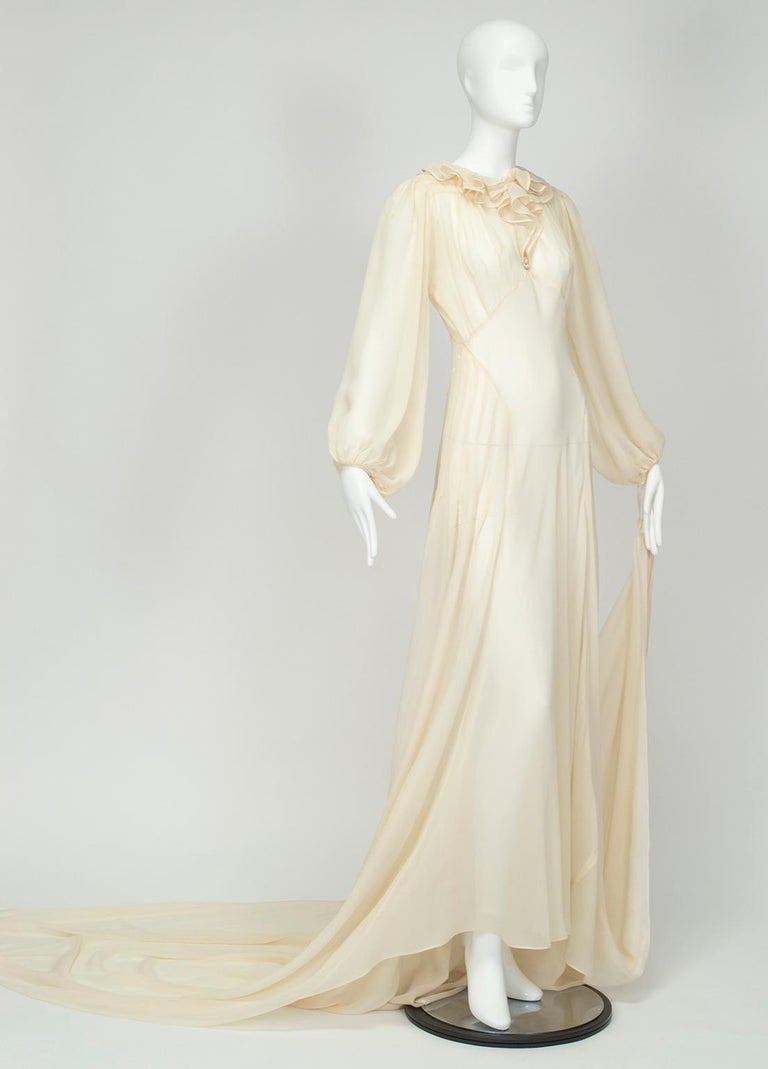 Haute Couture Cream Medieval Cathedral Train Wedding Gown - Small, 1930s In Good Condition For Sale In Tucson, AZ
