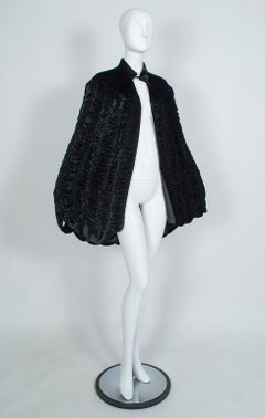 Black Regency Ruched and Scalloped Silk Velvet Pelerine Mantle Cape - S-M, 1930s