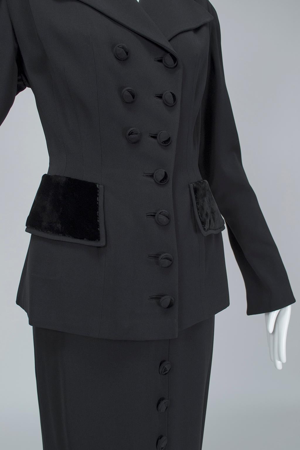 Schwarzer schwarzer Samt und Gabardine Asymmetrischer Midirock mit Knopfleiste Bleistiftanzug-M-L, 1940er Jahre im Angebot 3