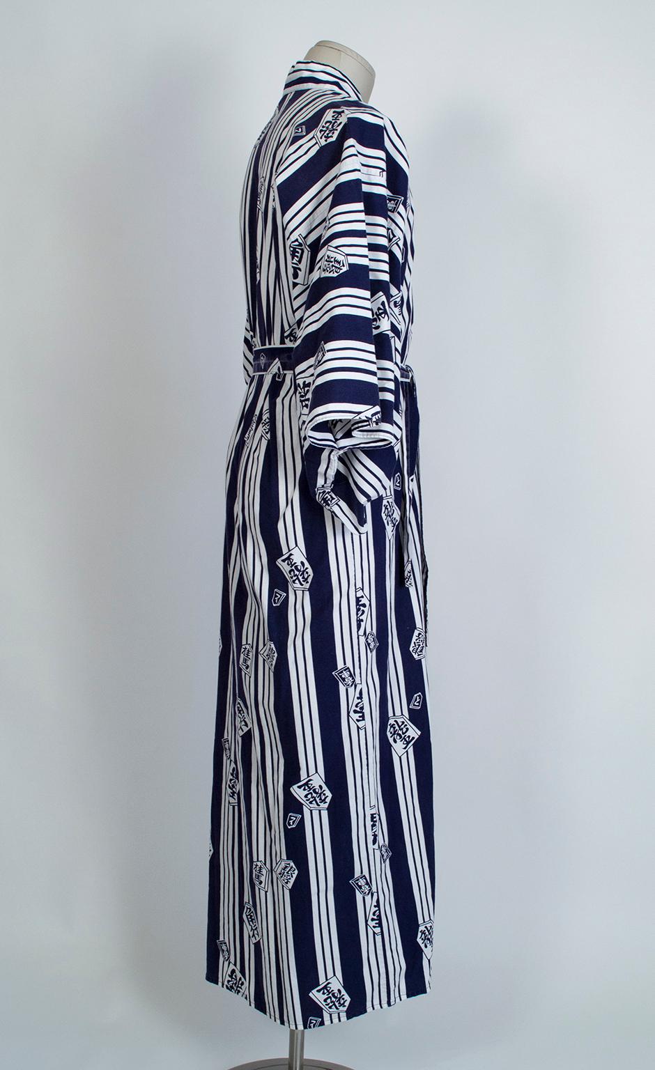 In crisp lightweight cotton, this striking yukata is perfect for lounging around the house, pool and resort. Best of all, it's machine washable so you won't be afraid to wear it often (and look smart doing so!).

Navy and white cotton yukata /