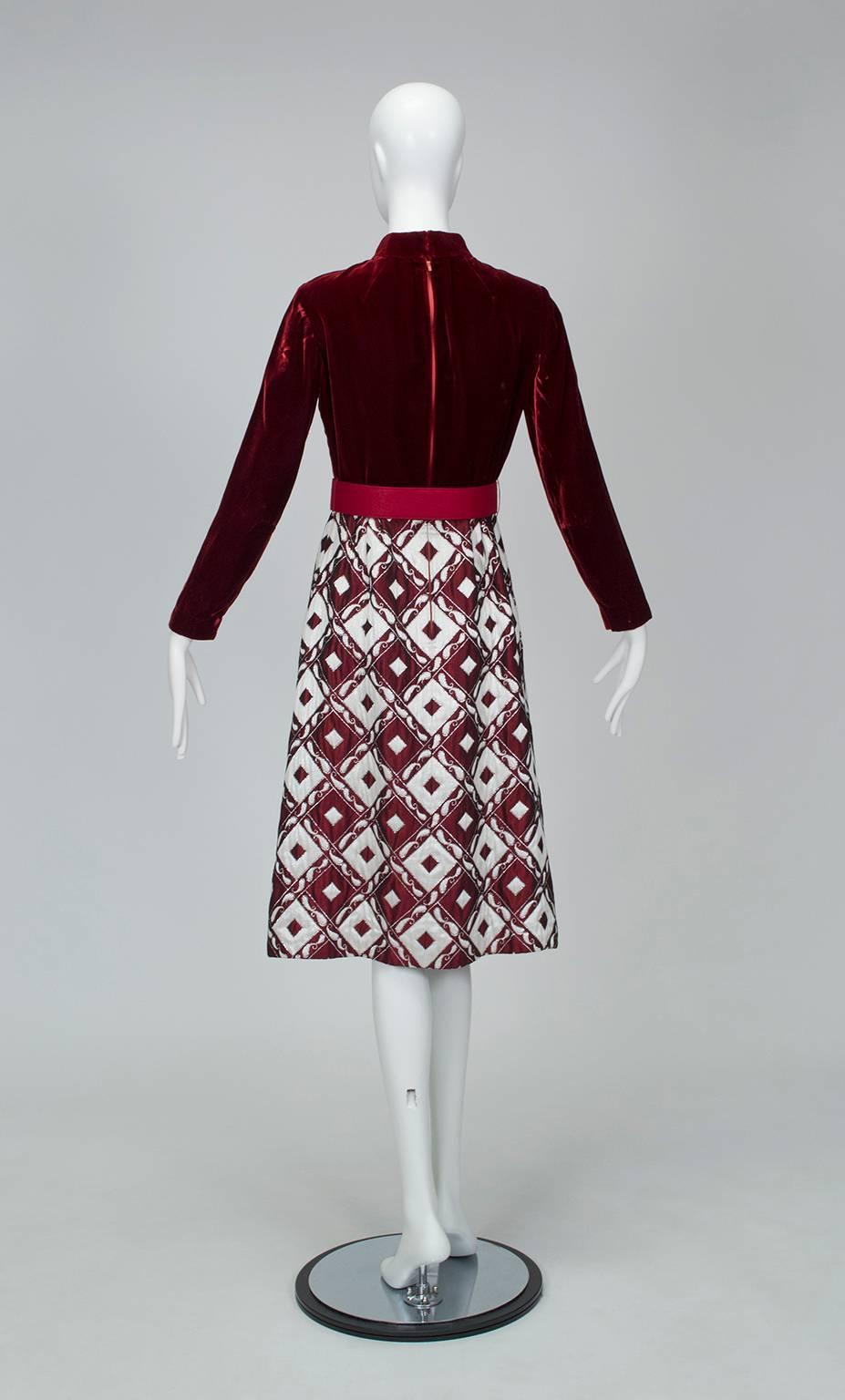 Ceil Chapman Burgunderrotes Kleid aus metallischem Brokat mit Schlüsselloch - XS-S, 1960er (Schwarz) im Angebot